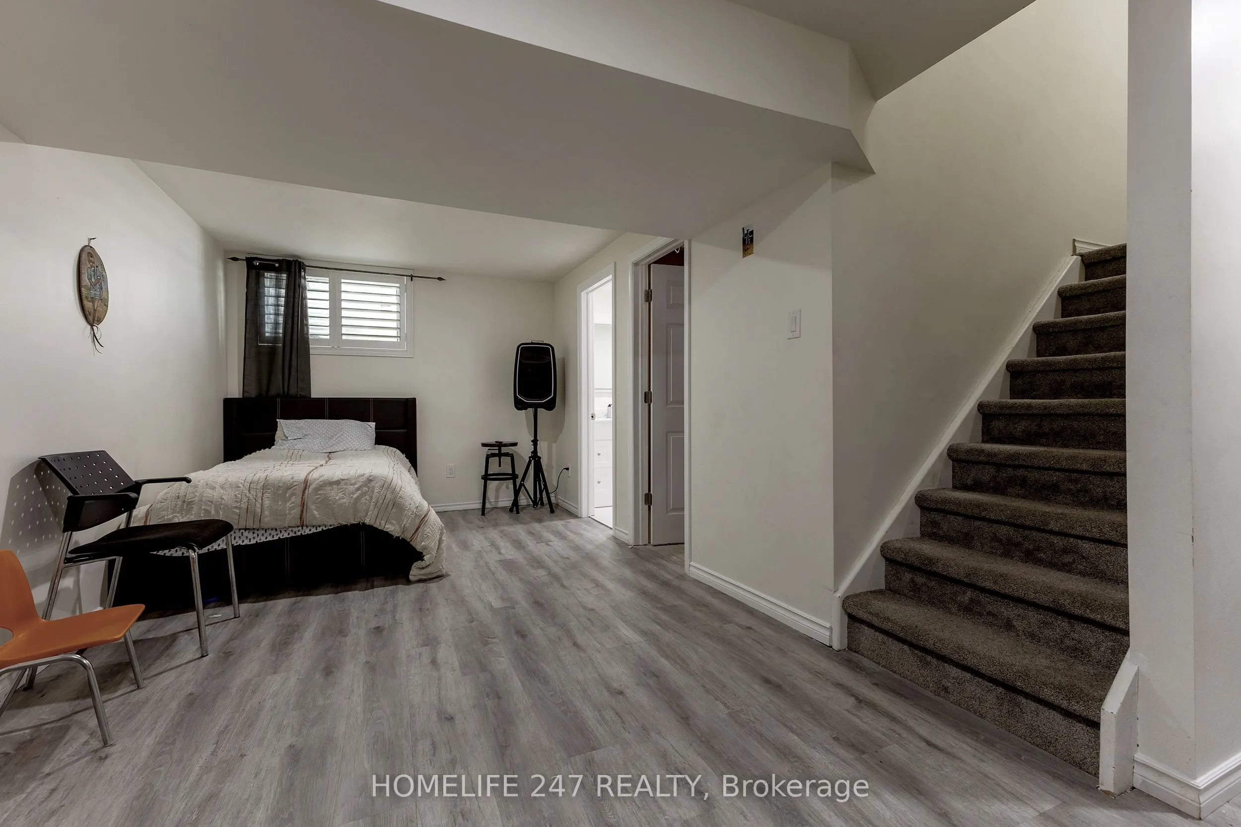 31 Schroder Crescent, #5