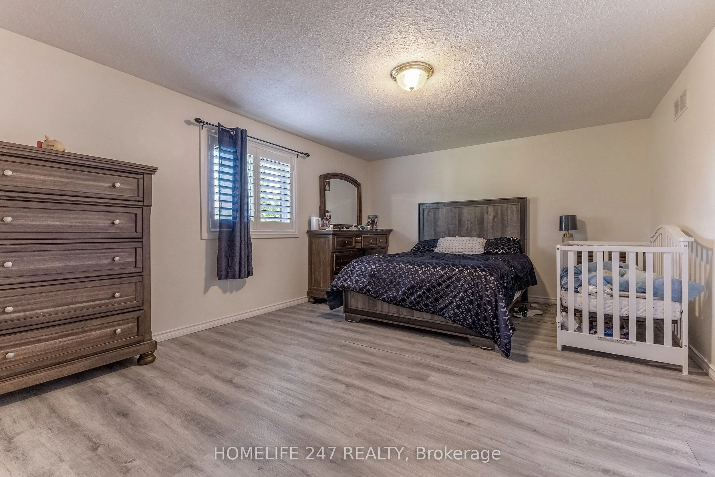 31 Schroder Crescent, #5