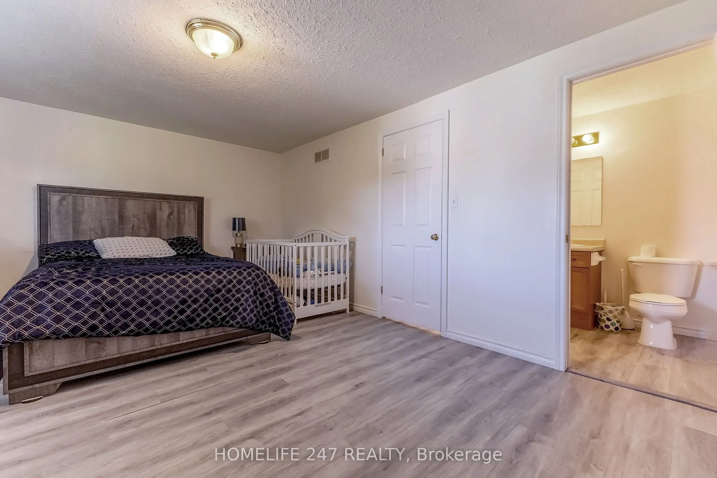 31 Schroder Crescent, #5