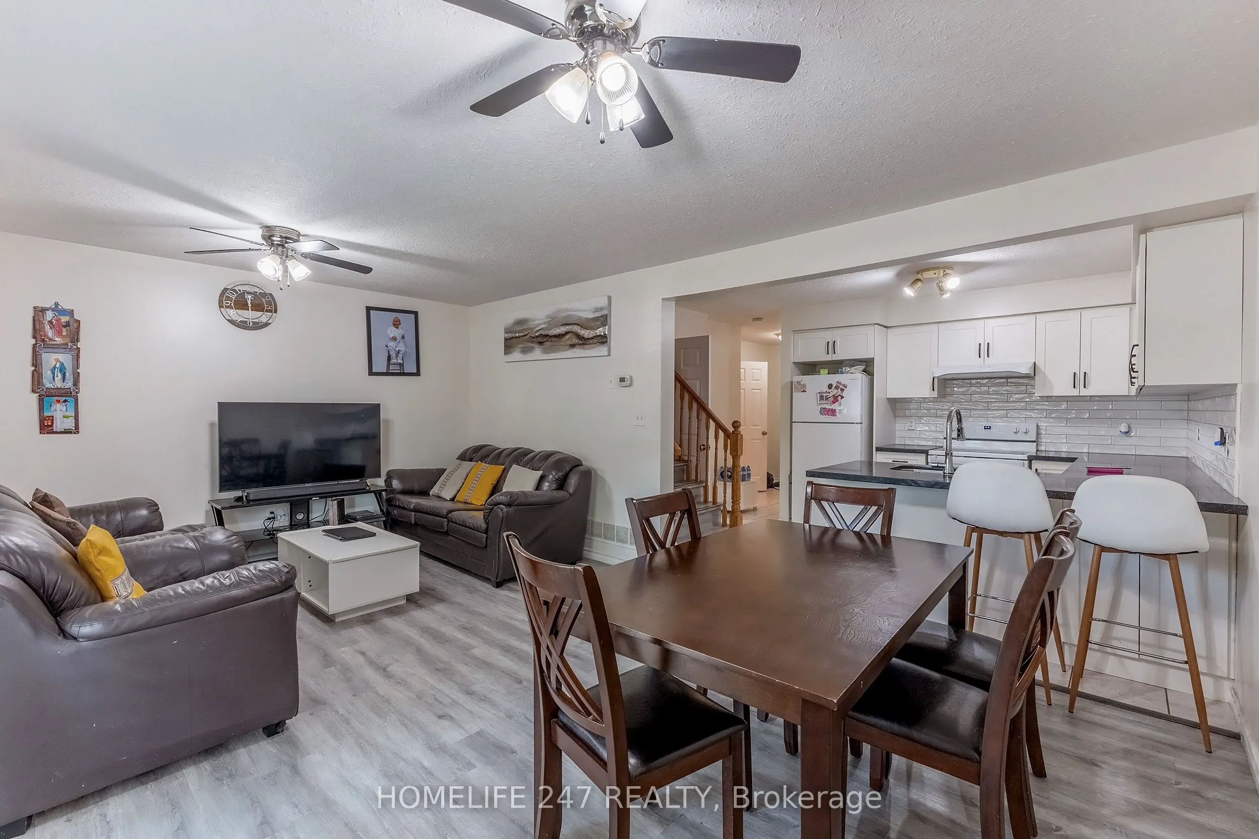 31 Schroder Crescent, #5