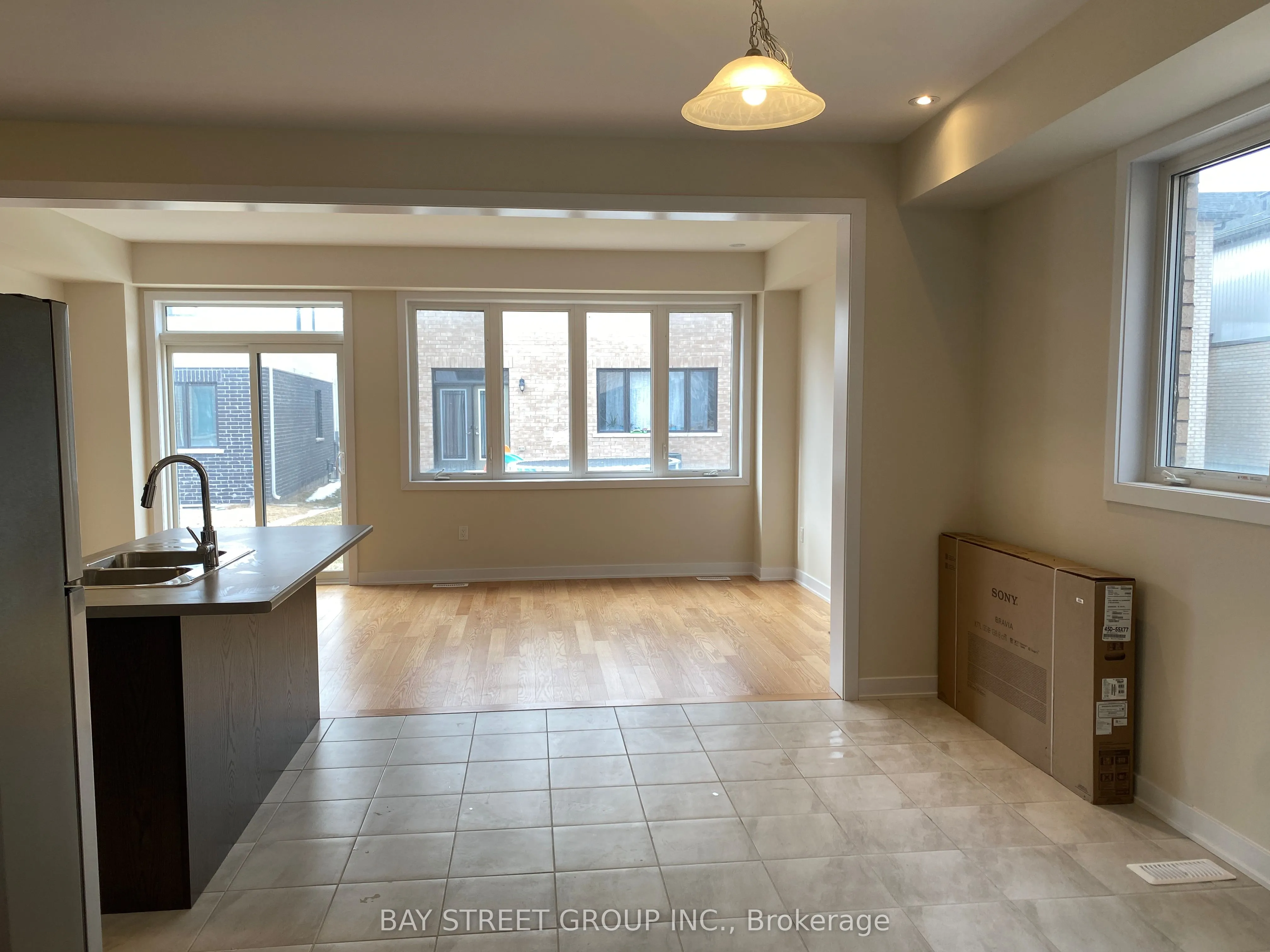 215 Aviron Crescent