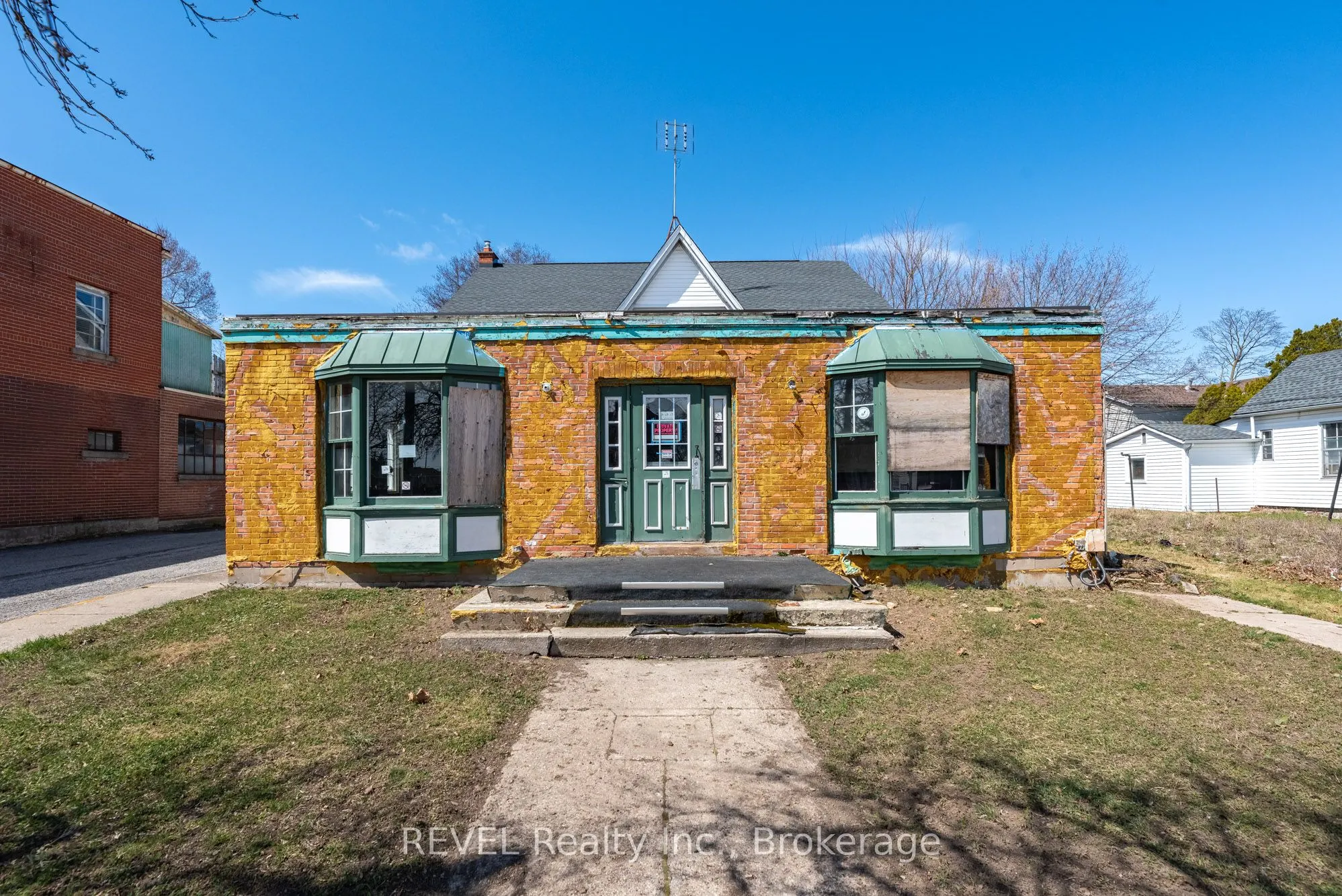 131 NIAGARA Street