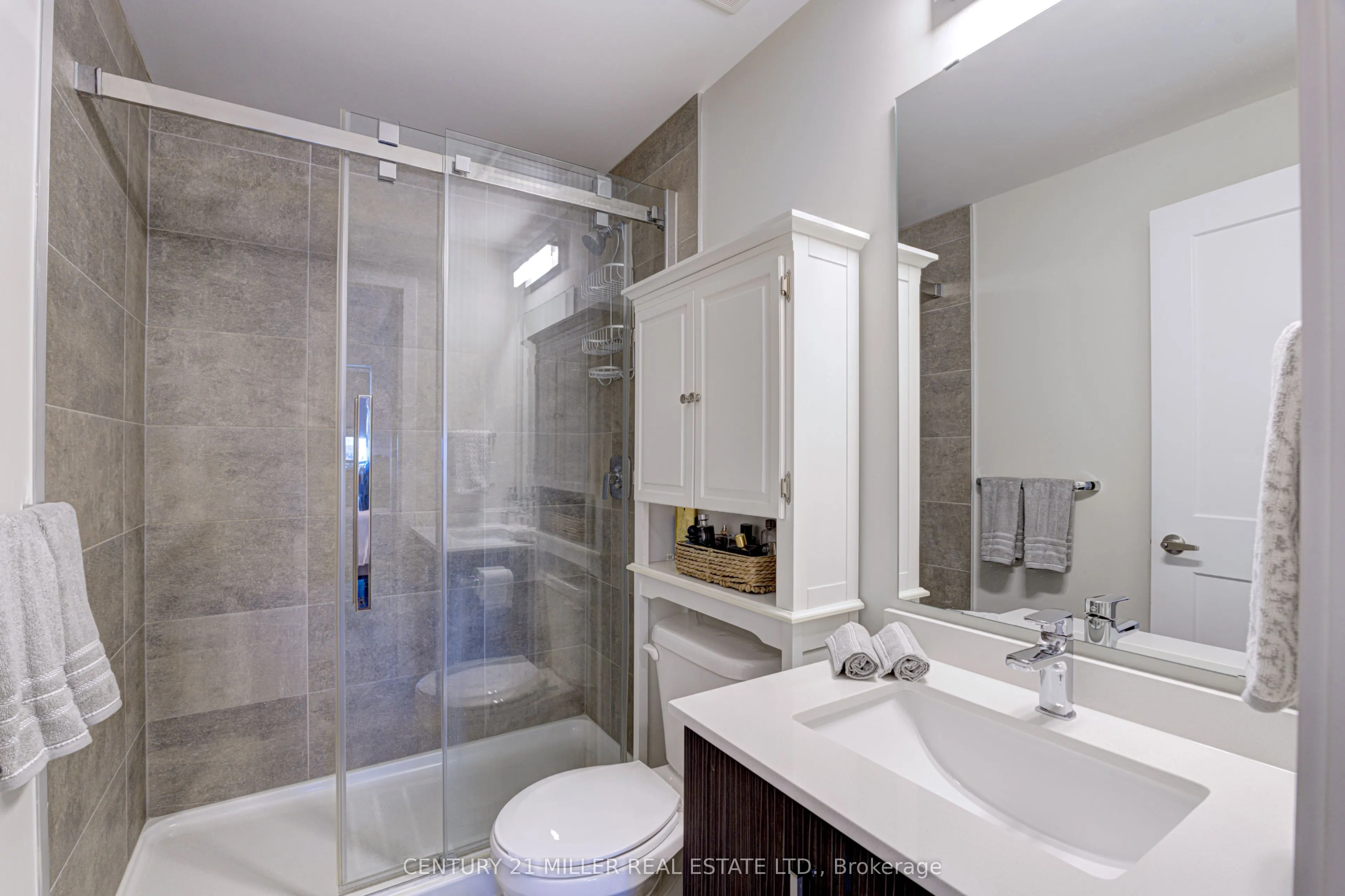 15 Queen . Street S, #1009