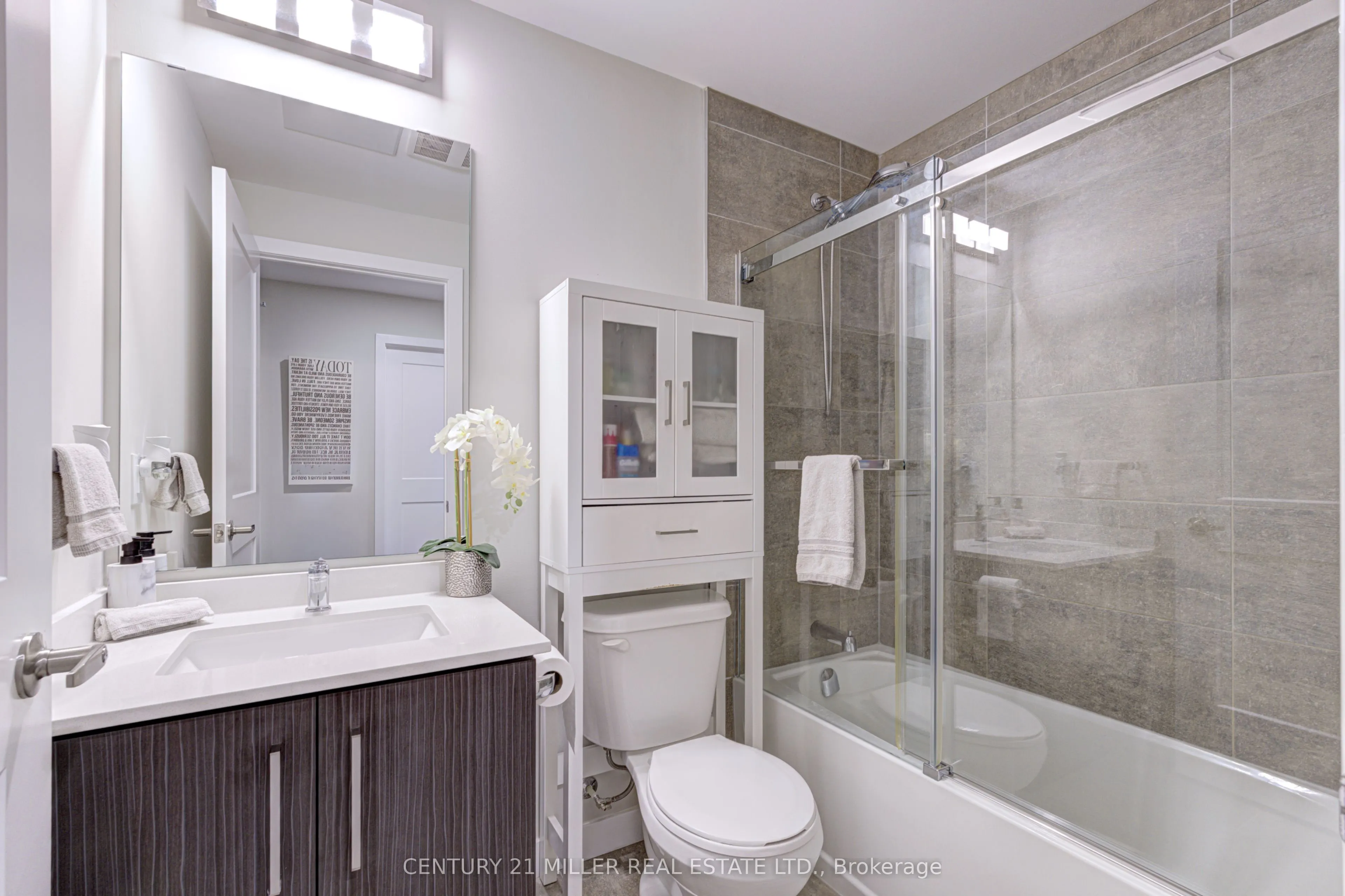 15 Queen . Street S, #1009