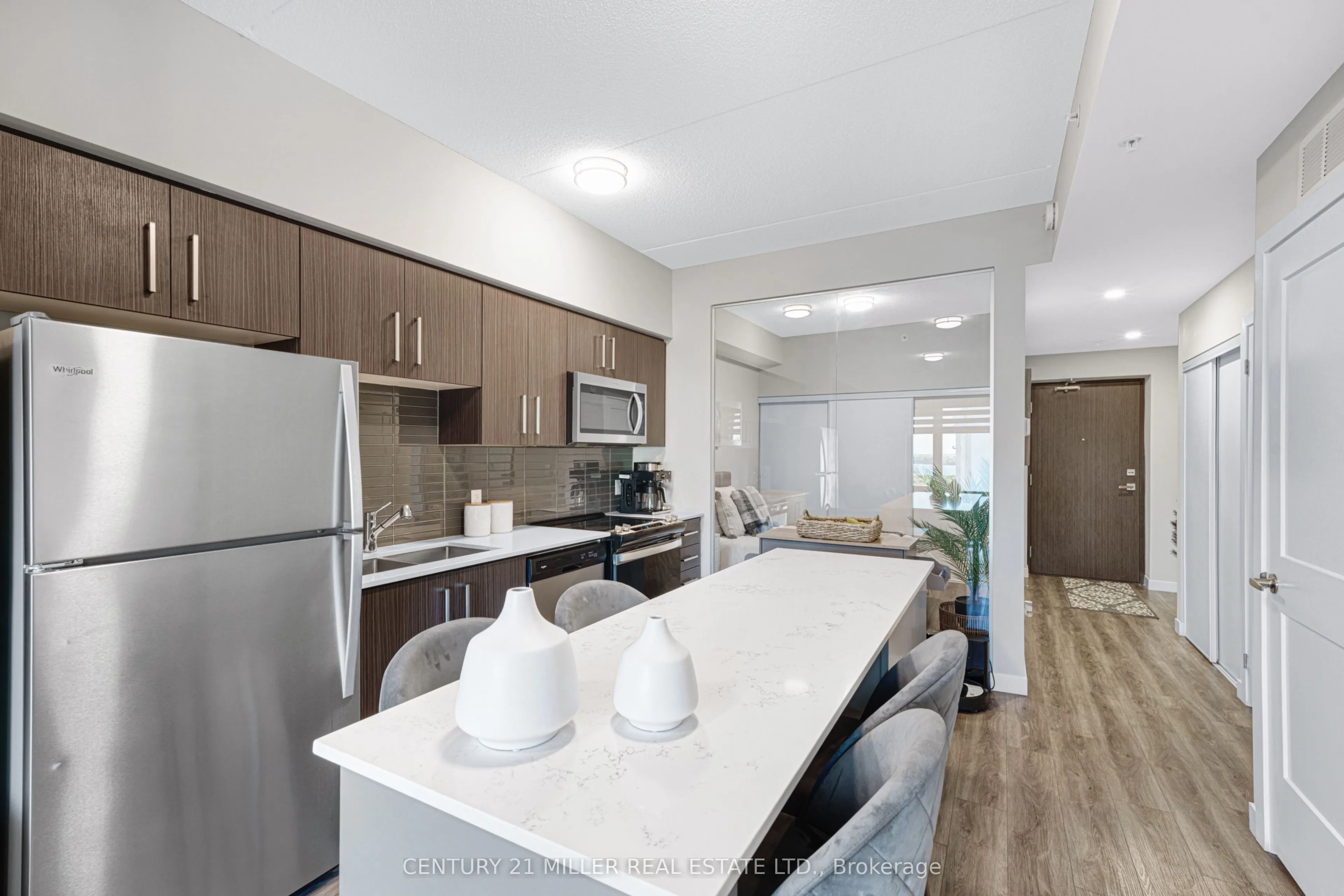 15 Queen . Street S, #1009
