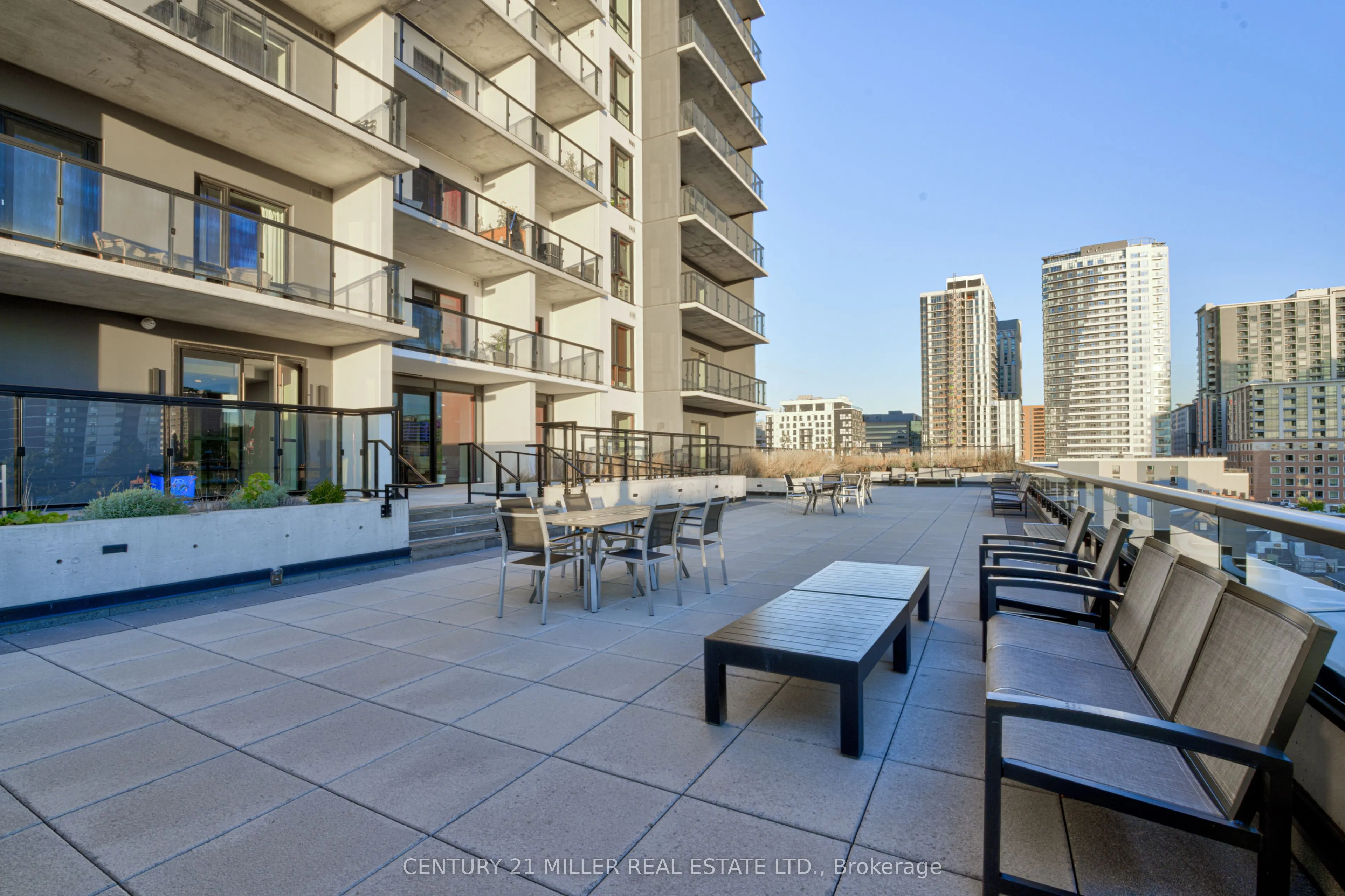 15 Queen . Street S, #1009