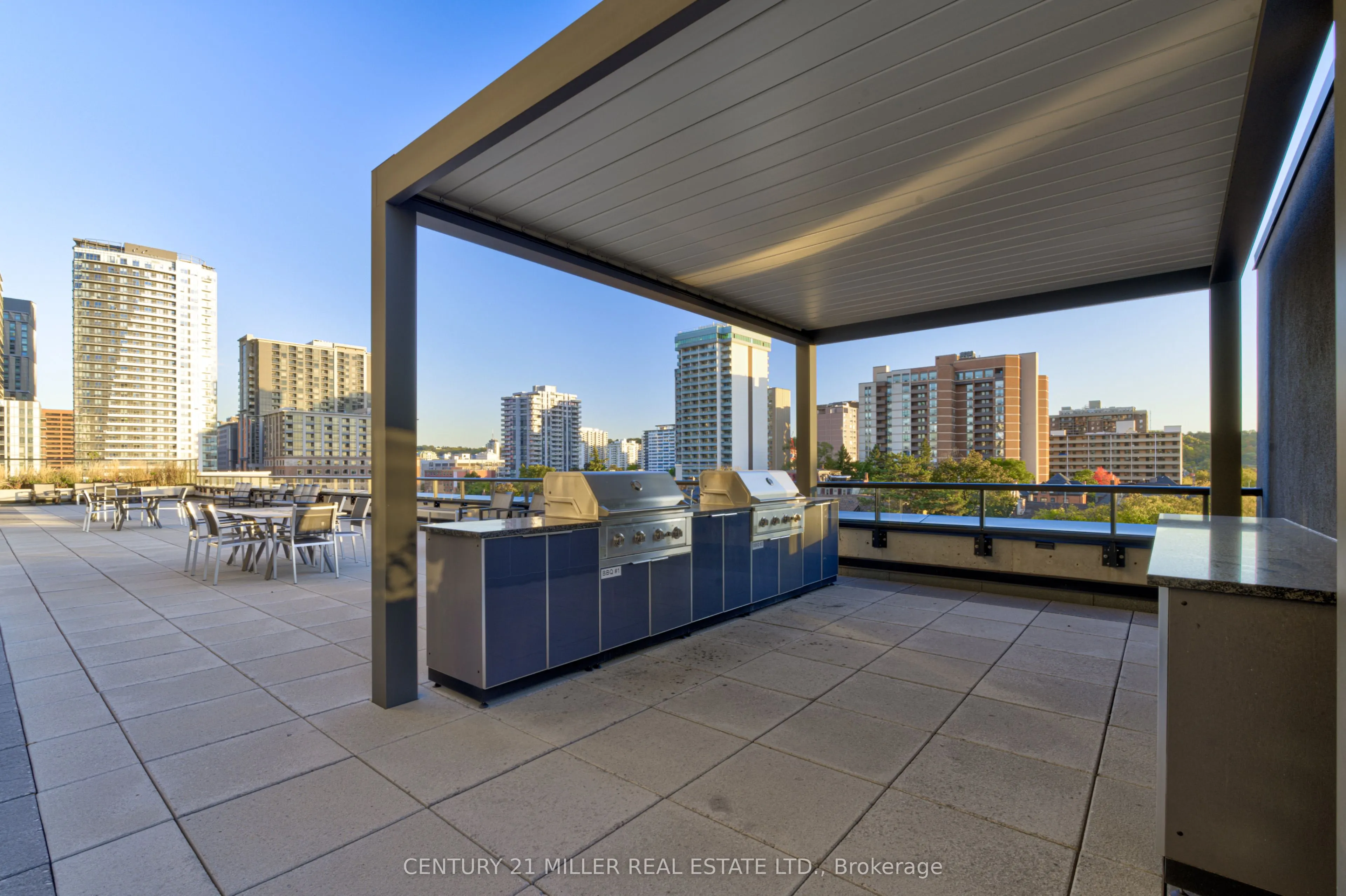 15 Queen . Street S, #1009