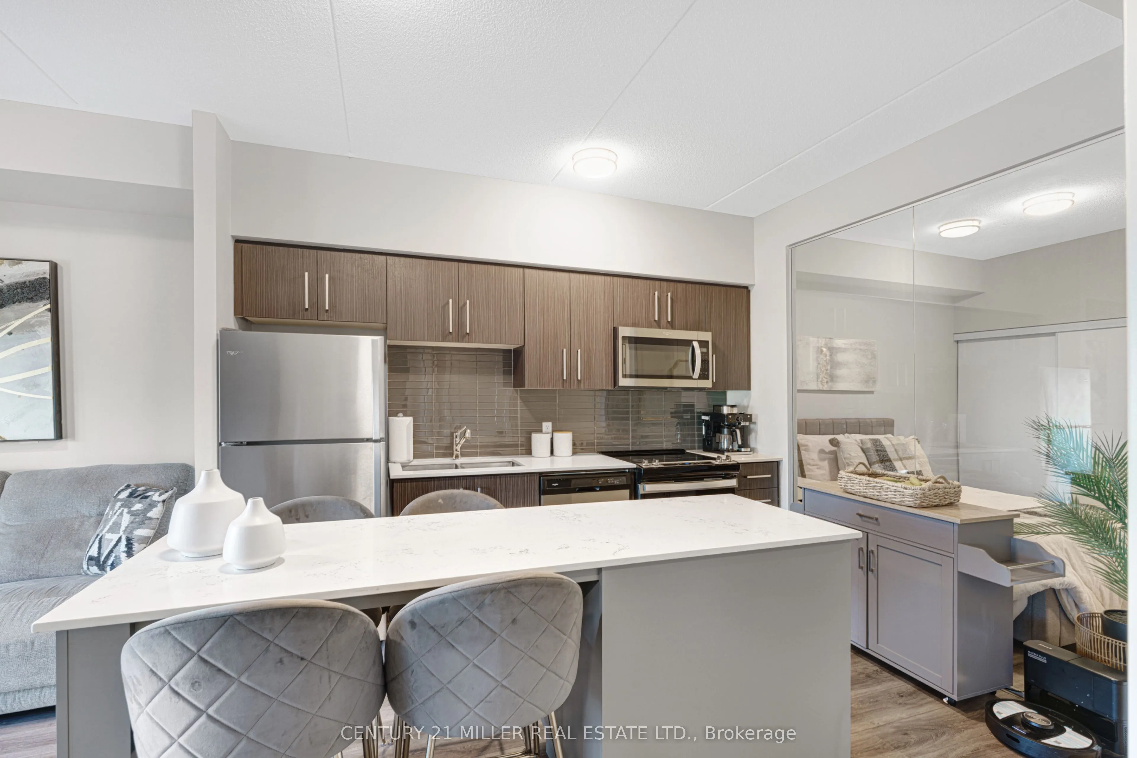 15 Queen . Street S, #1009