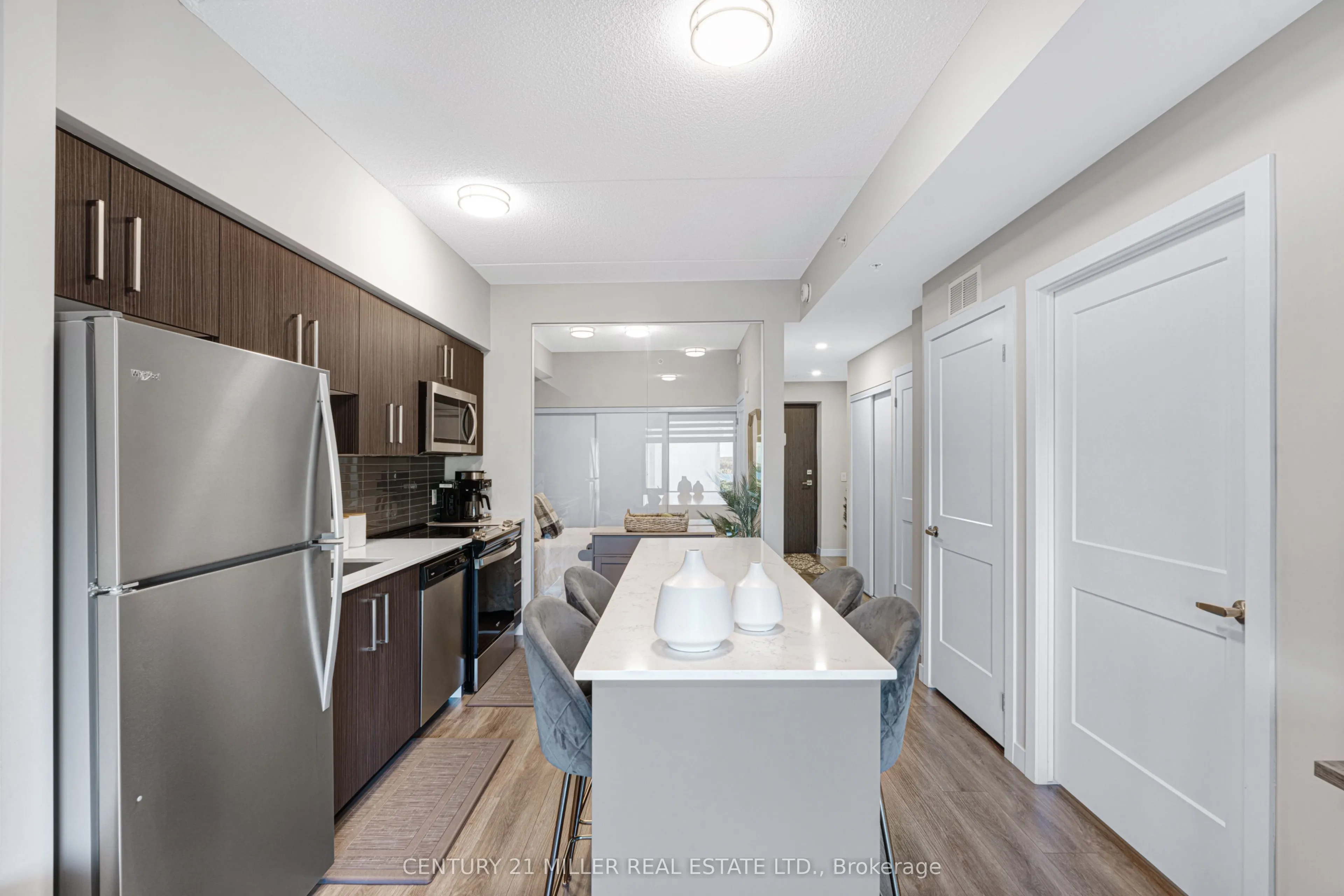 15 Queen . Street S, #1009
