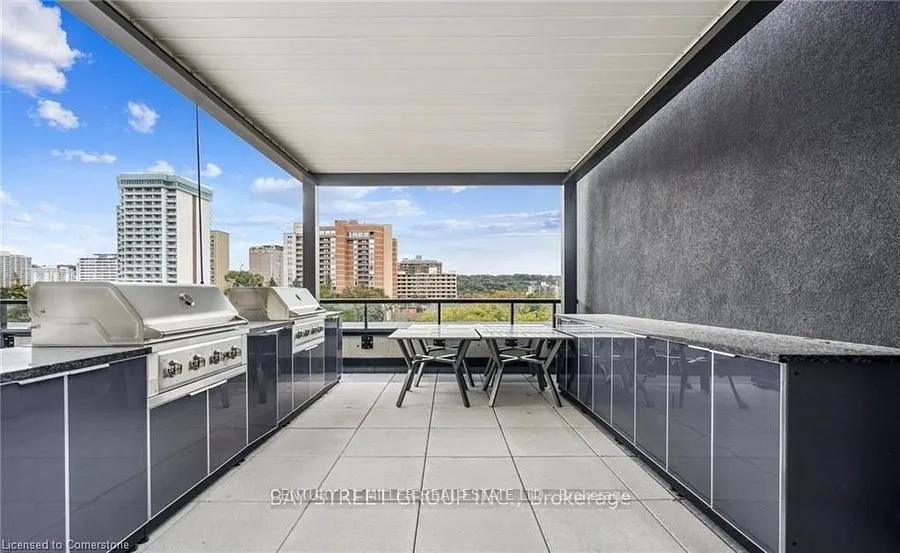 15 Queen . Street S, #1009