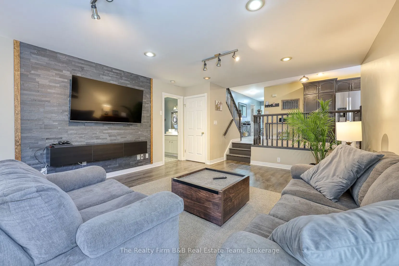 35 Blue Jay Boulevard