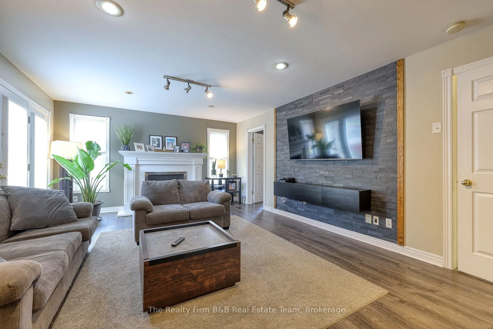 35 Blue Jay Boulevard