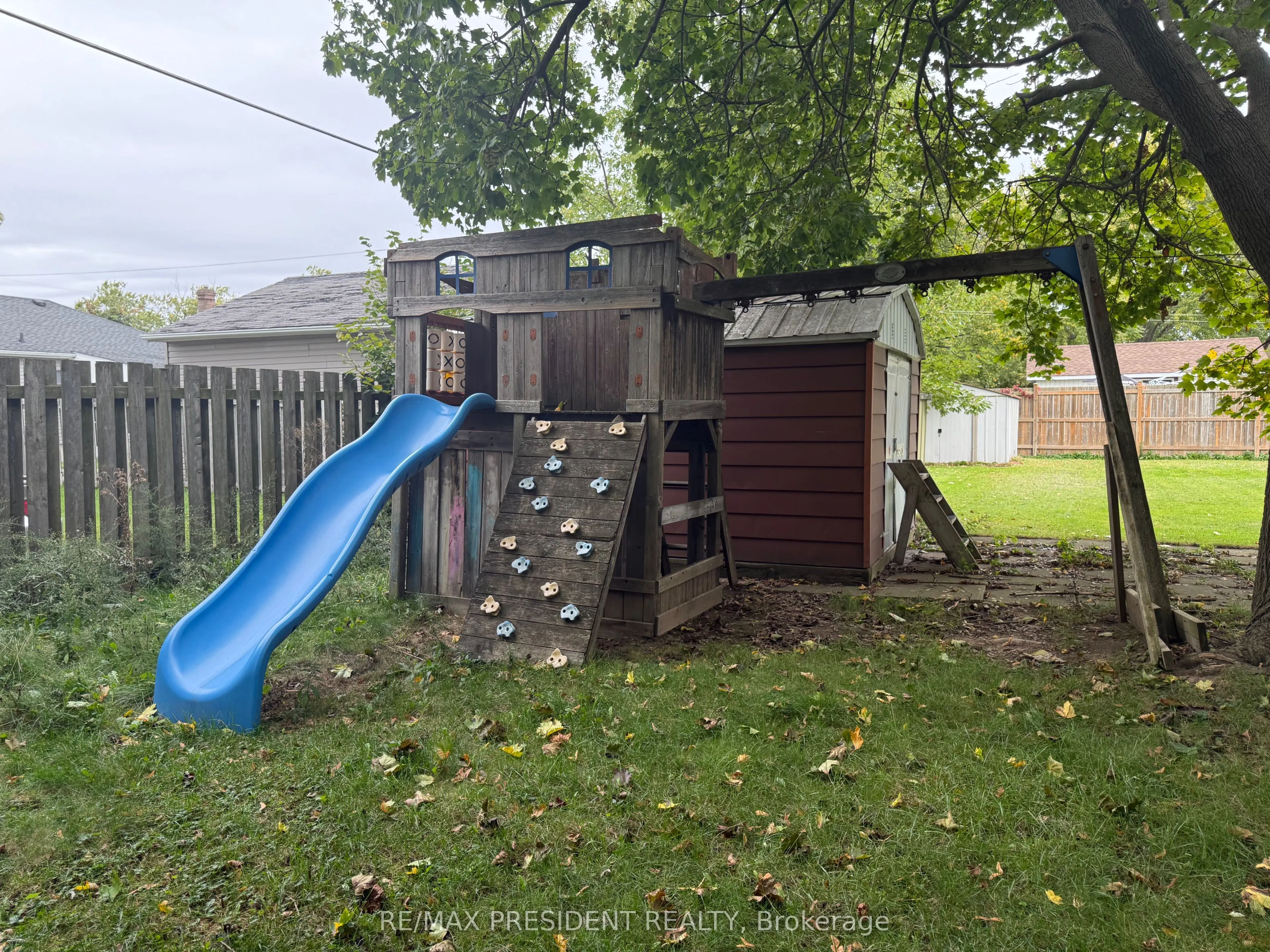115 GOLDEN Boulevard