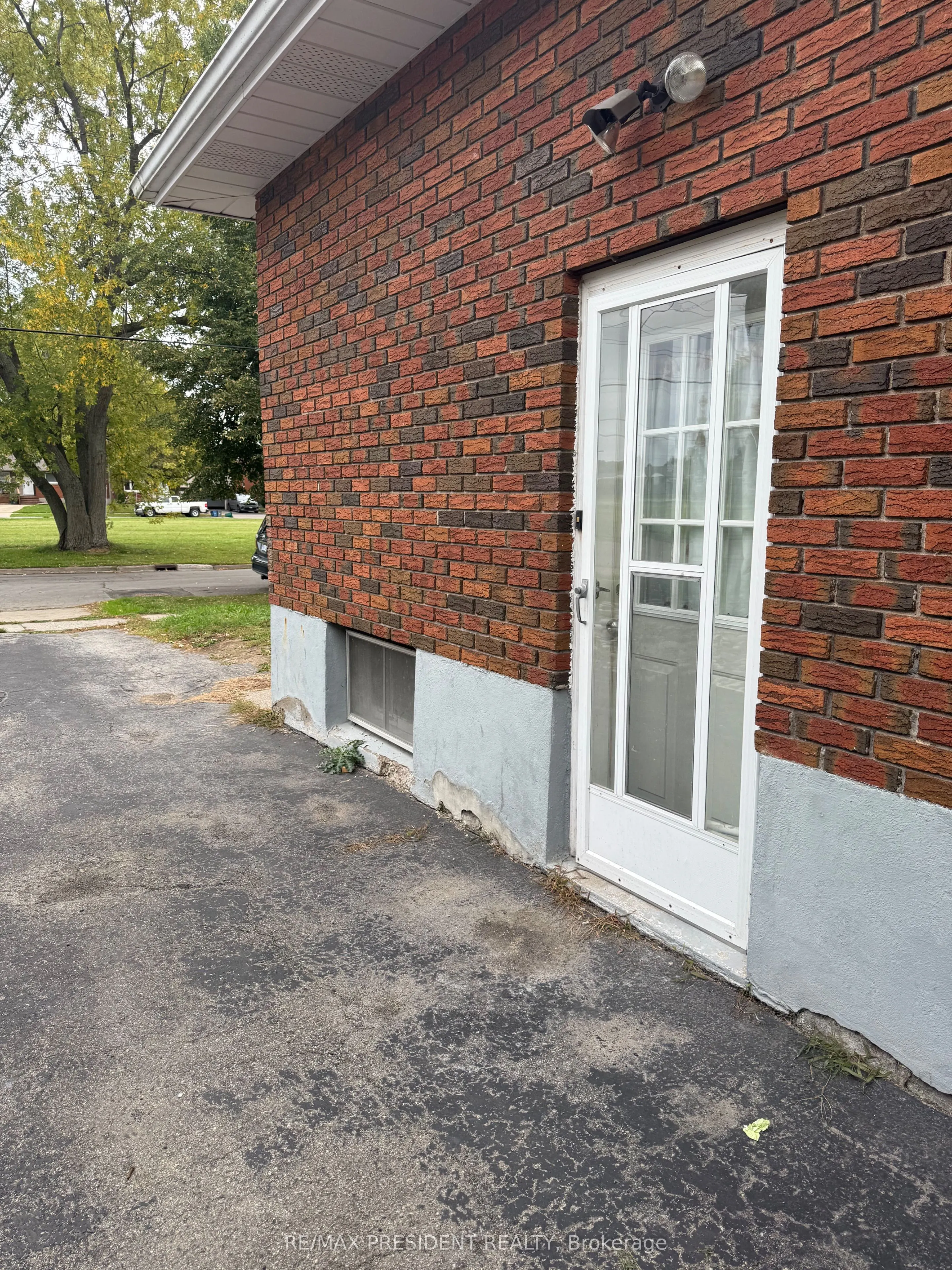 115 GOLDEN Boulevard