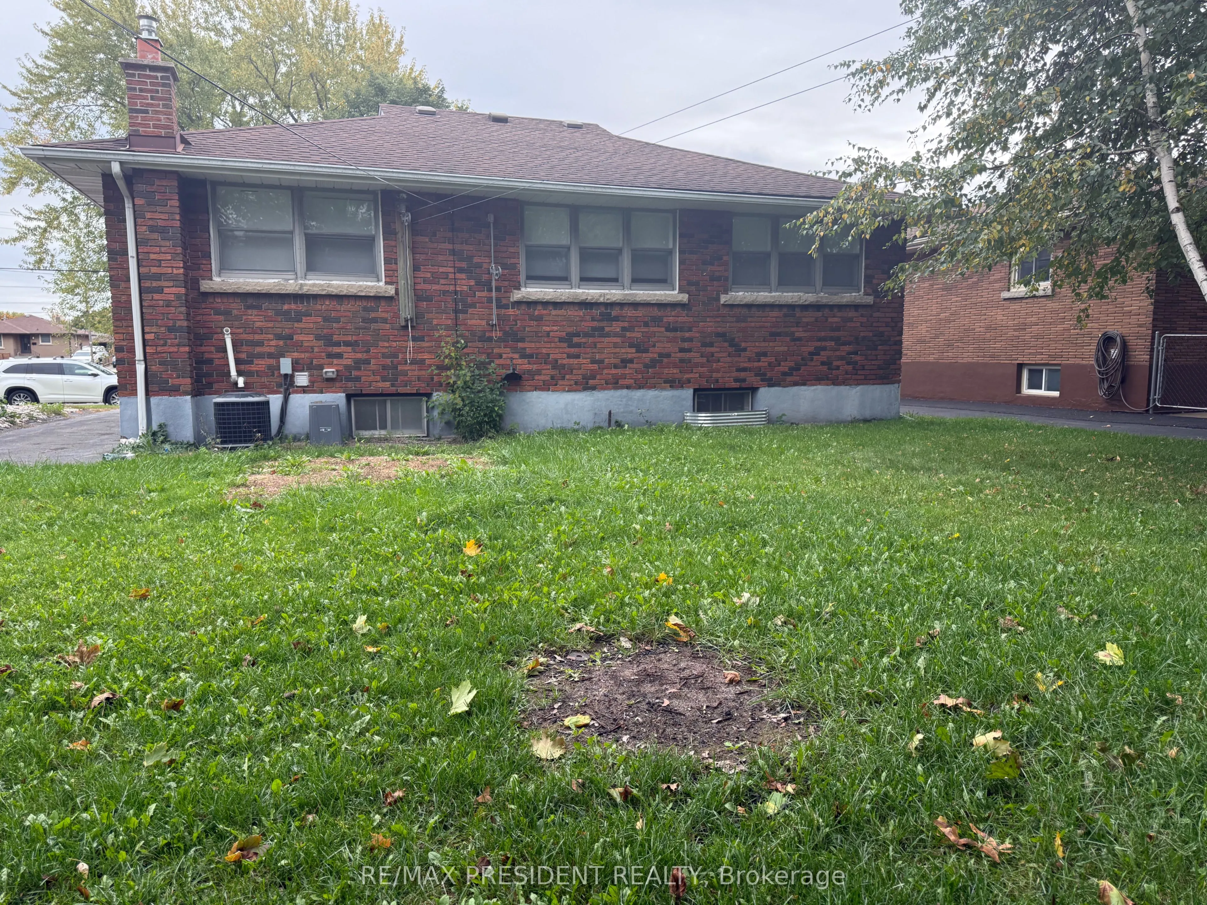 115 GOLDEN Boulevard