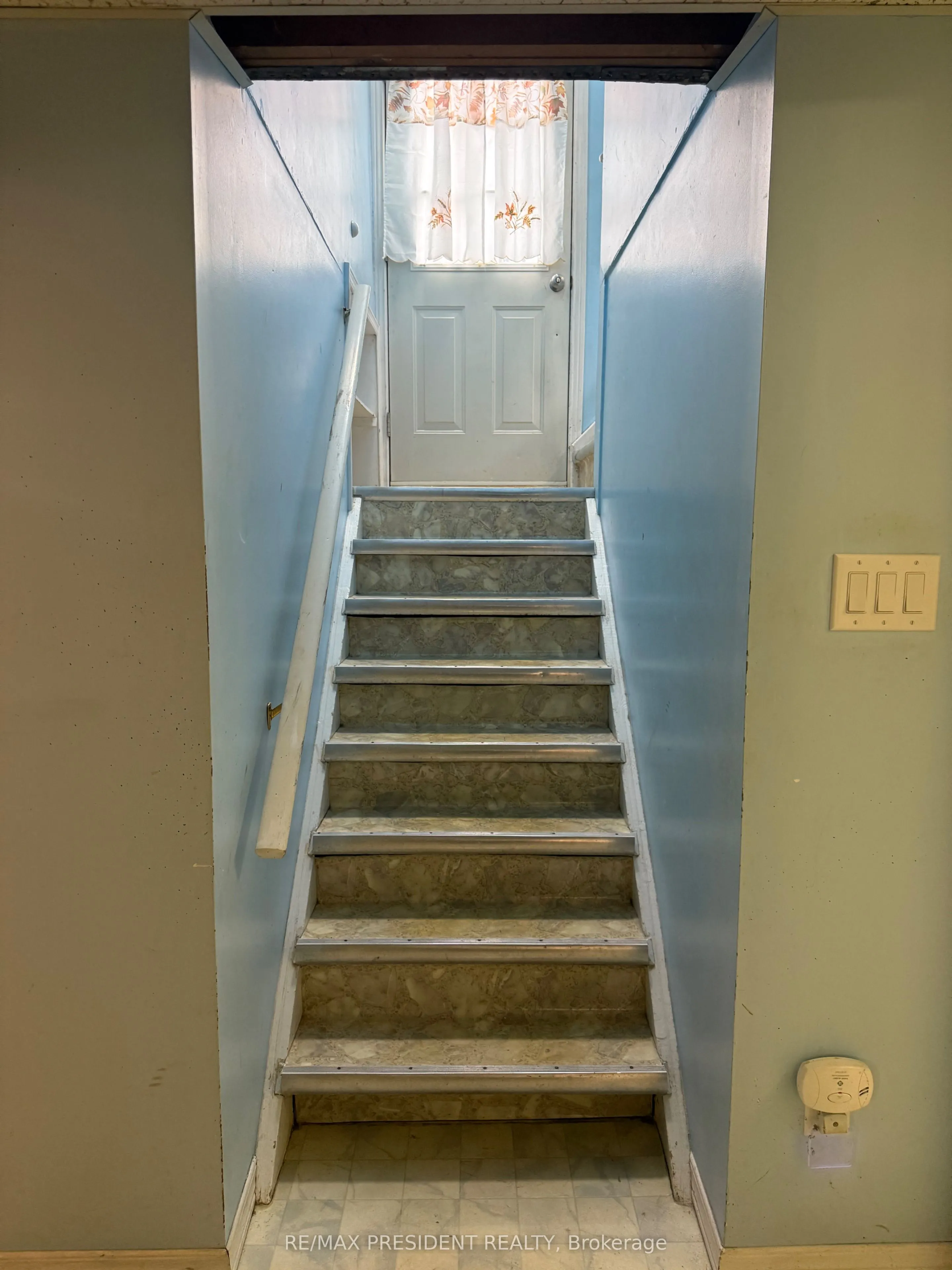 115 GOLDEN Boulevard