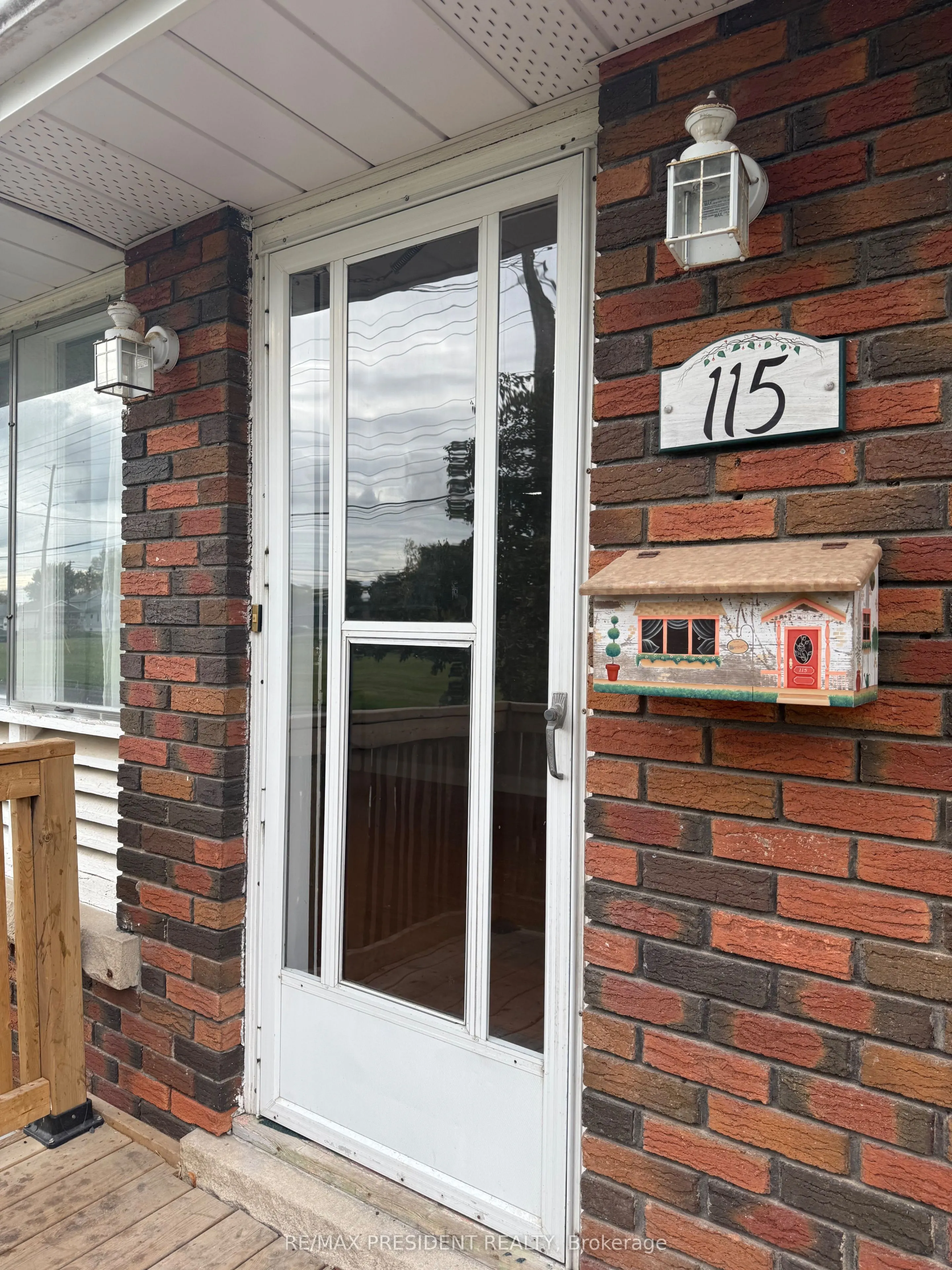 115 GOLDEN Boulevard