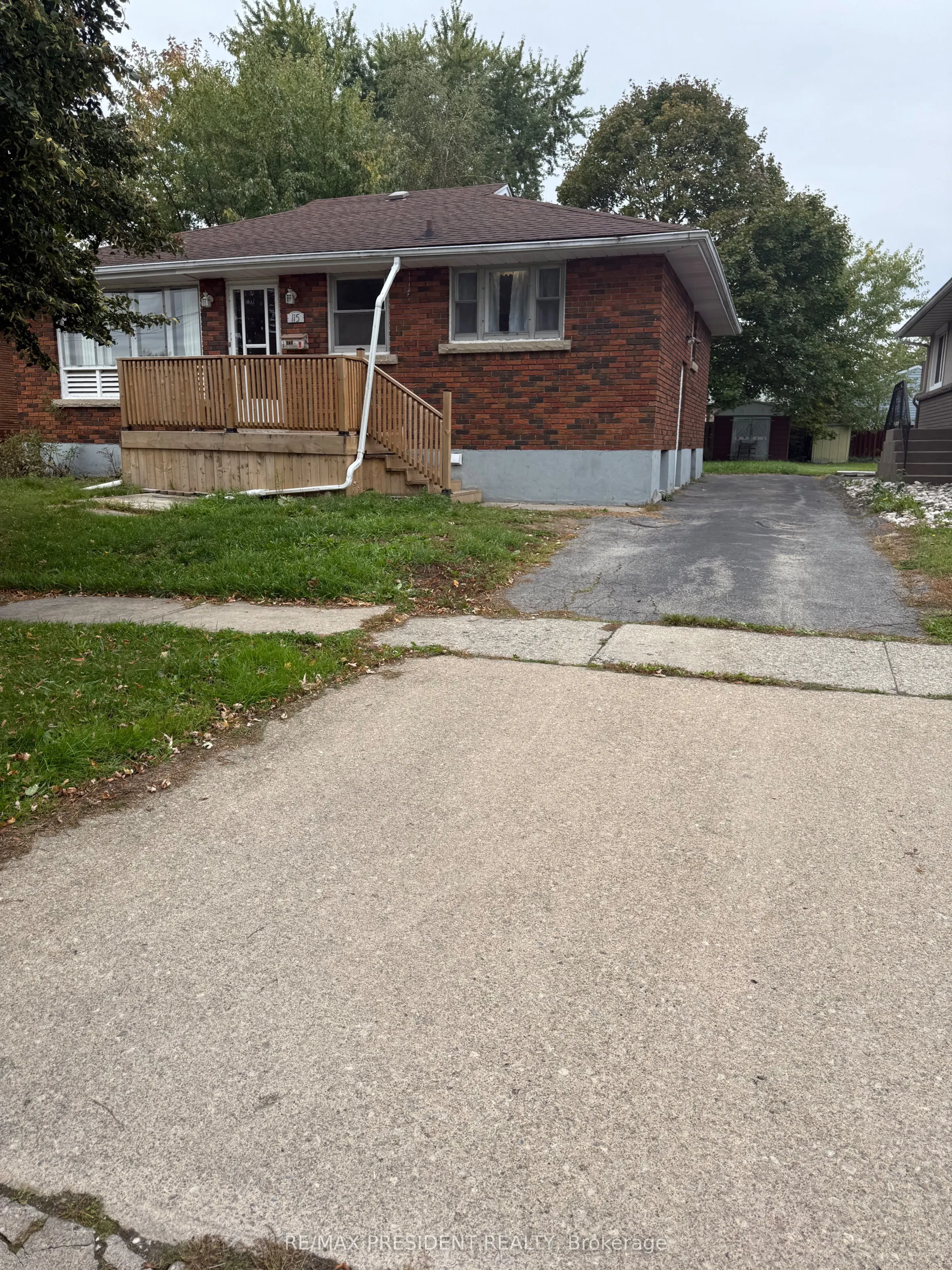 115 GOLDEN Boulevard