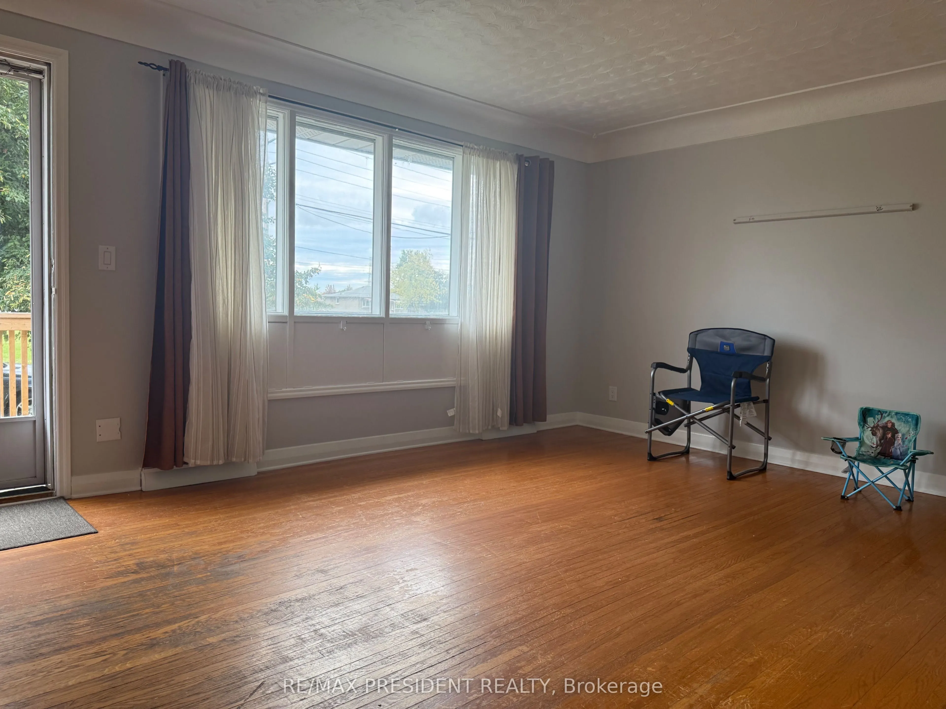 115 GOLDEN Boulevard