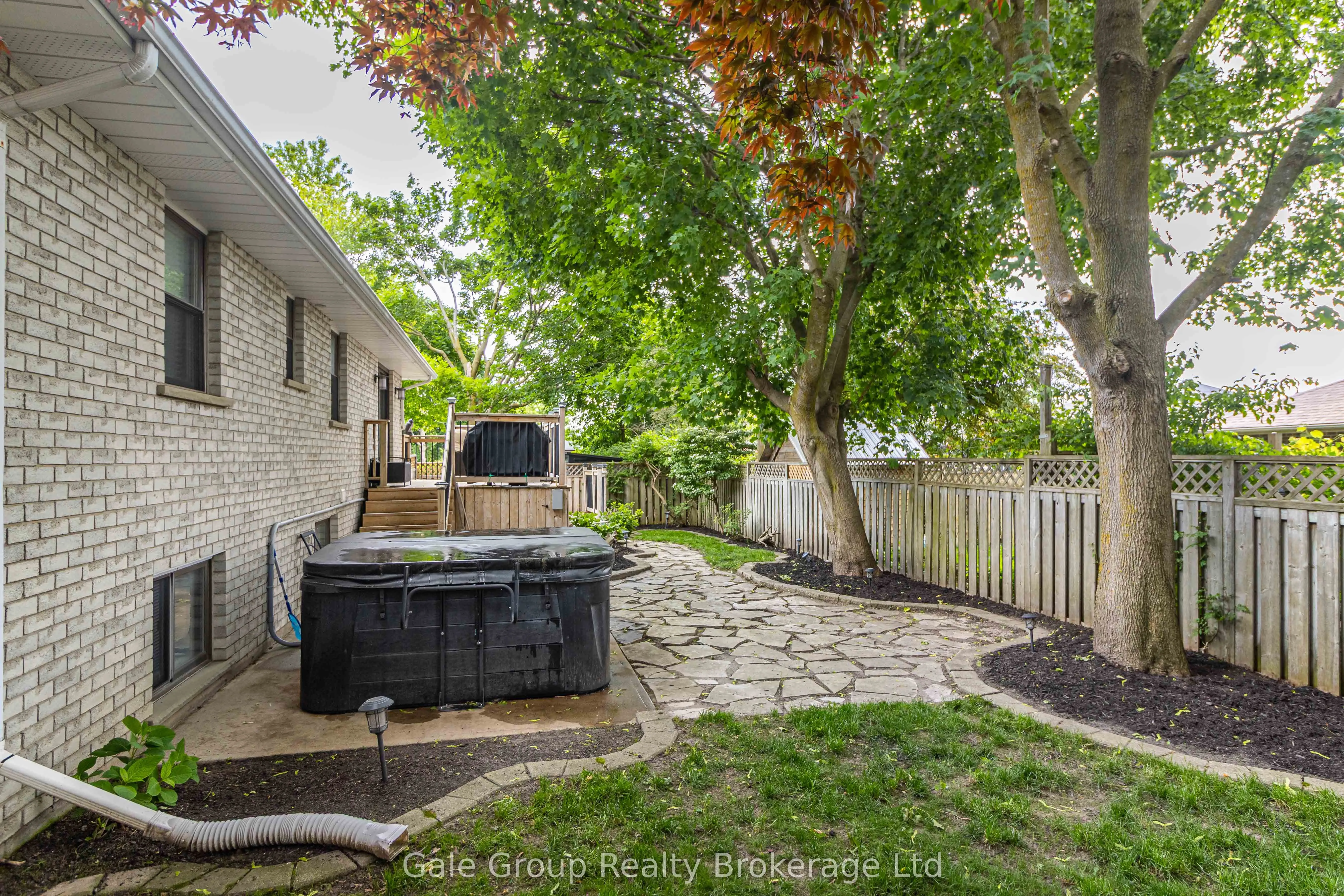 55 Sioux Crescent