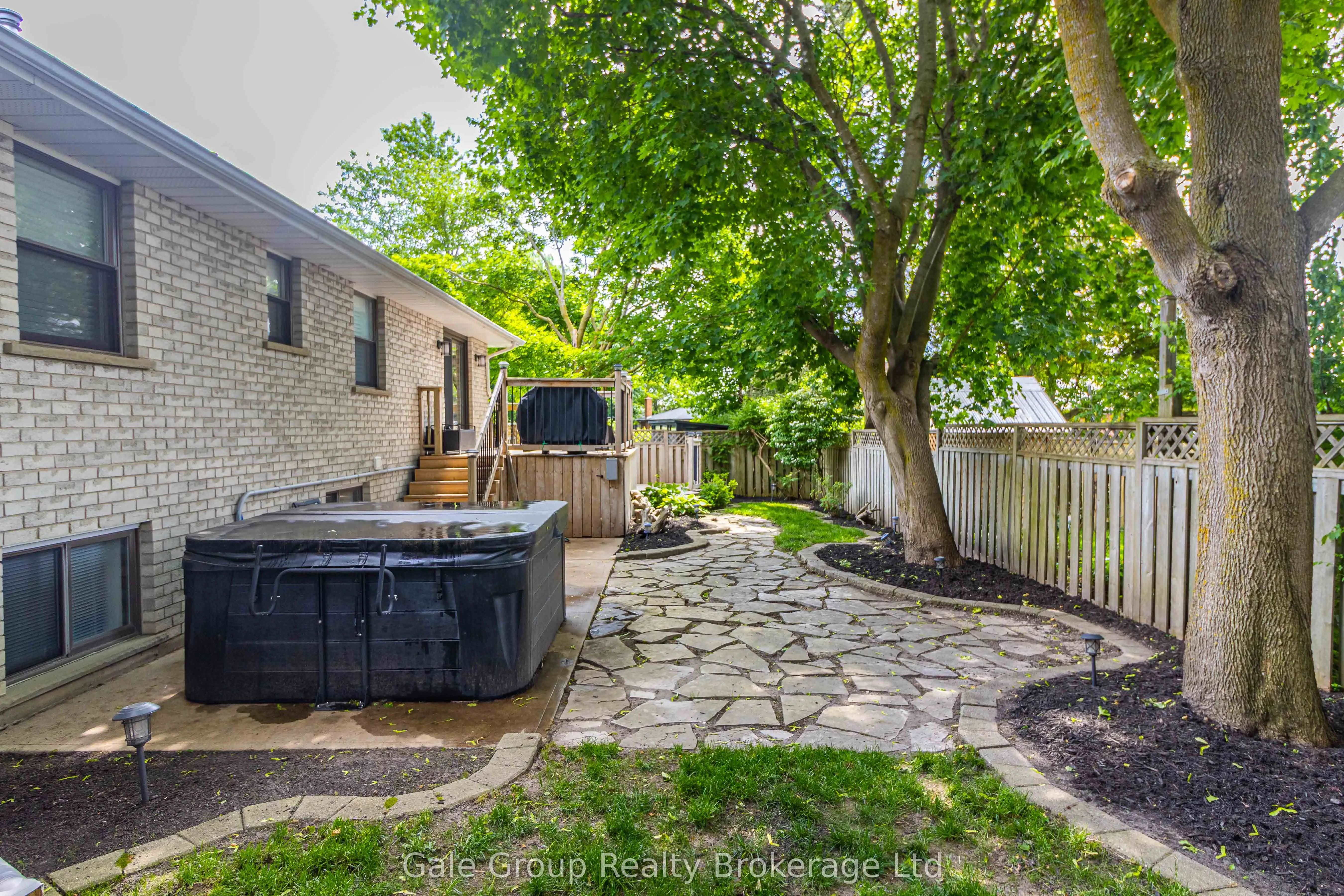 55 Sioux Crescent