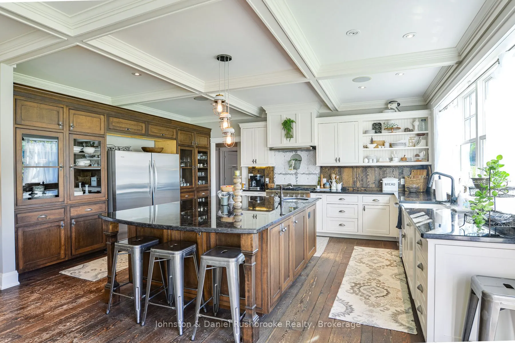 1422 Muskoka Rd 118 Road W