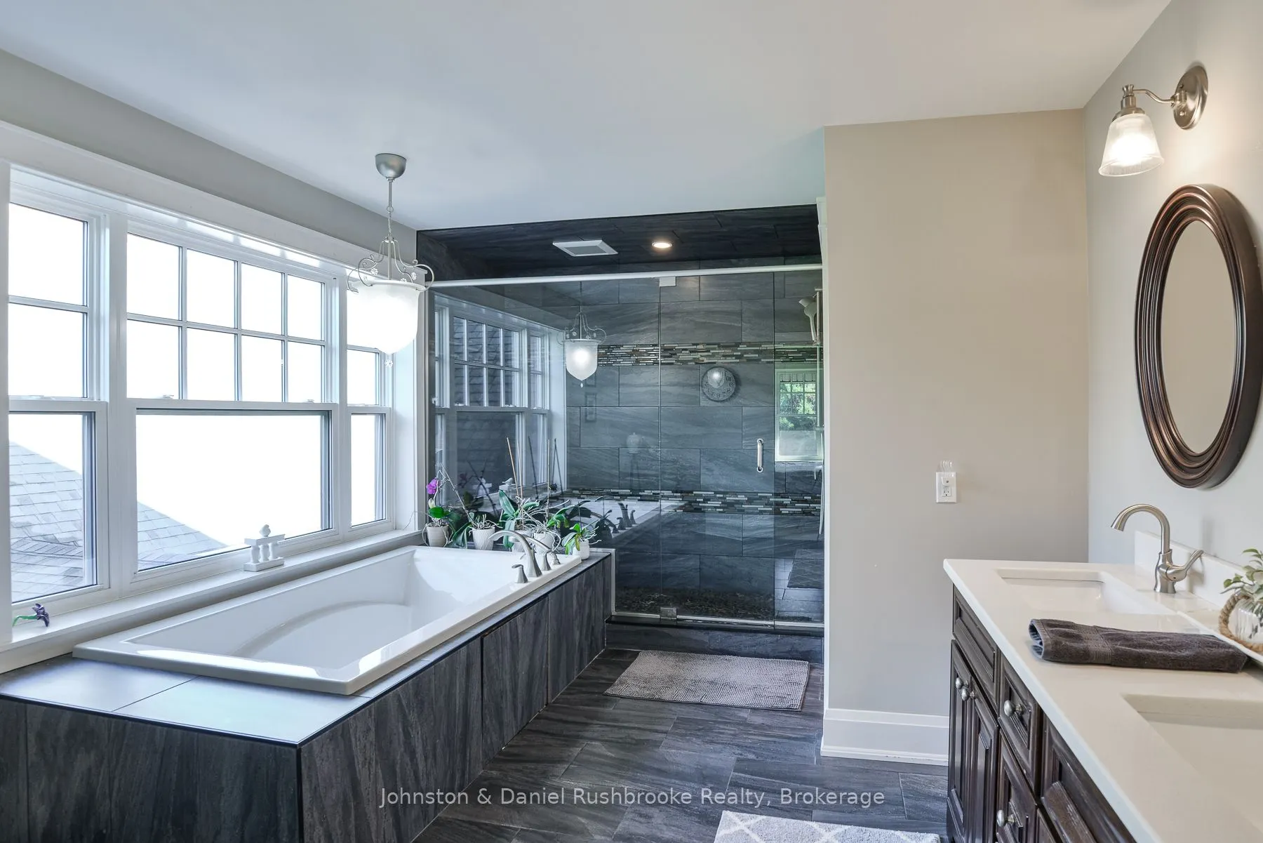1422 Muskoka Rd 118 Road W