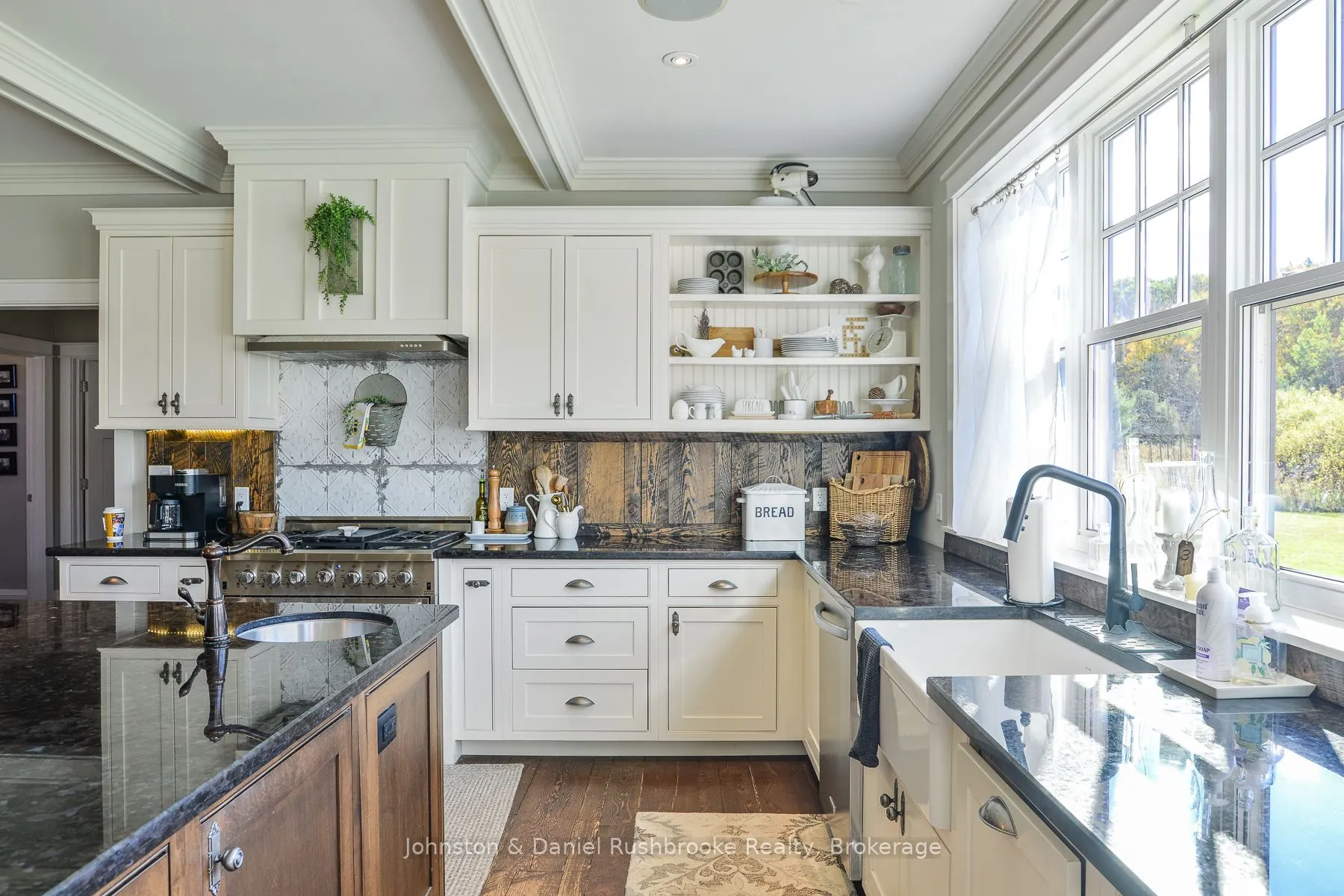 1422 Muskoka Rd 118 Road W