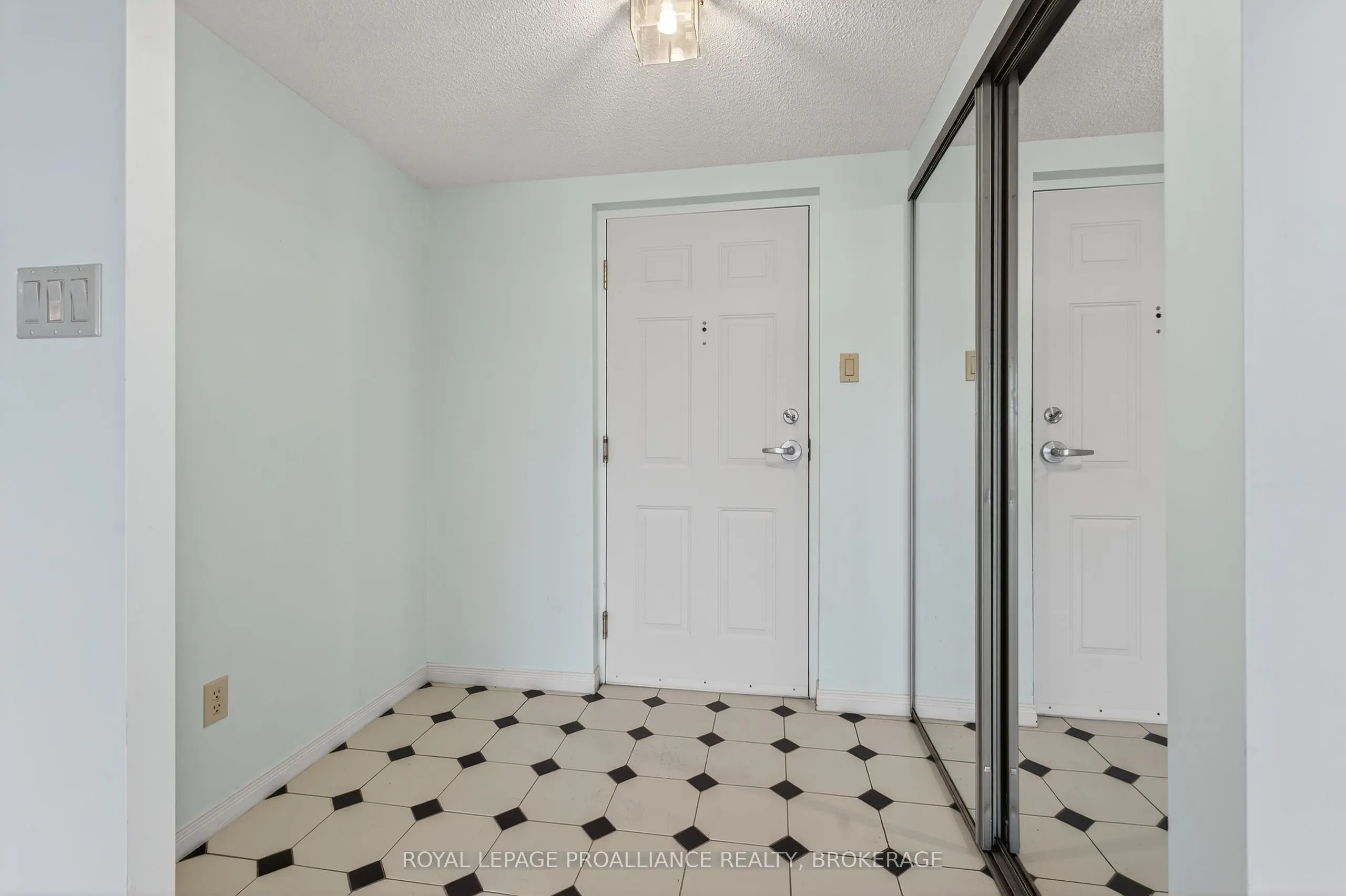 257 Bath Road, #1006