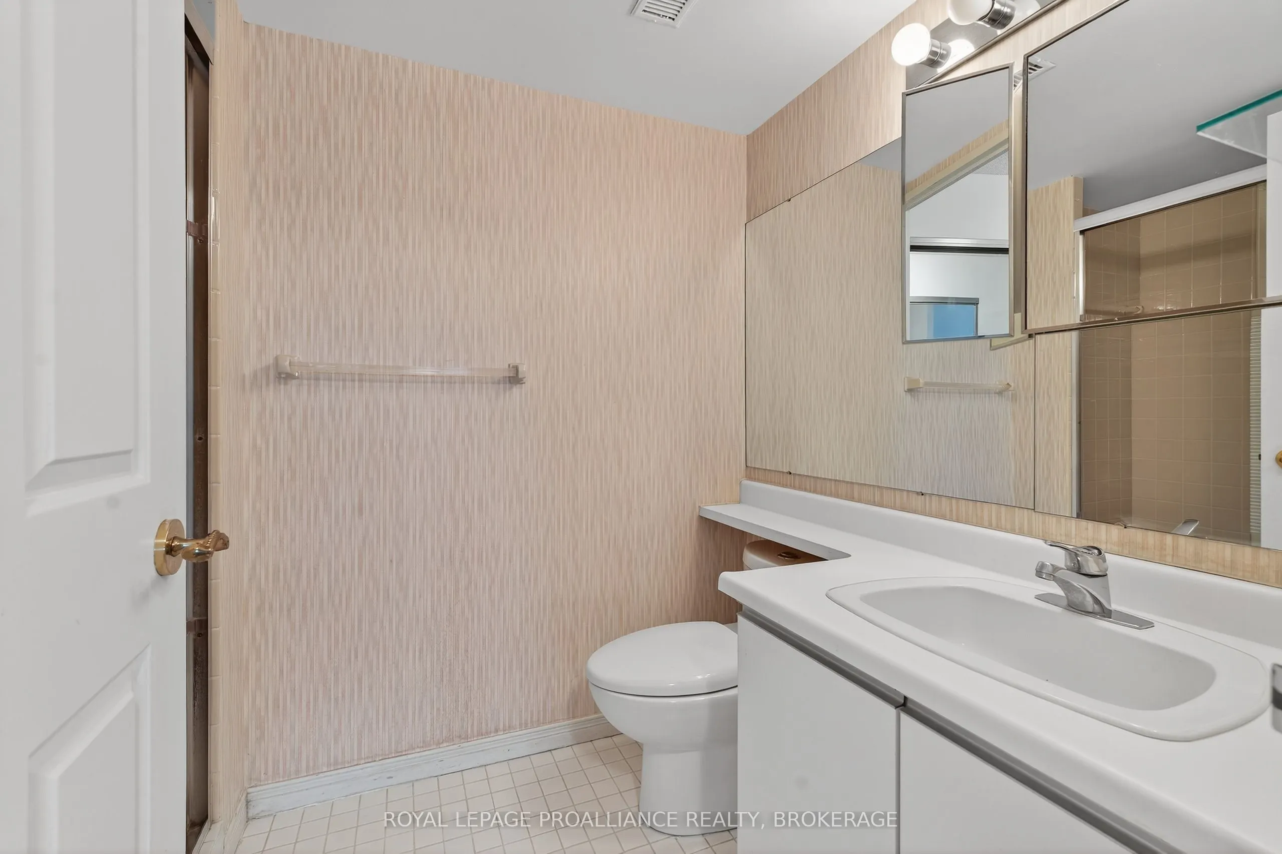 257 Bath Road, #1006