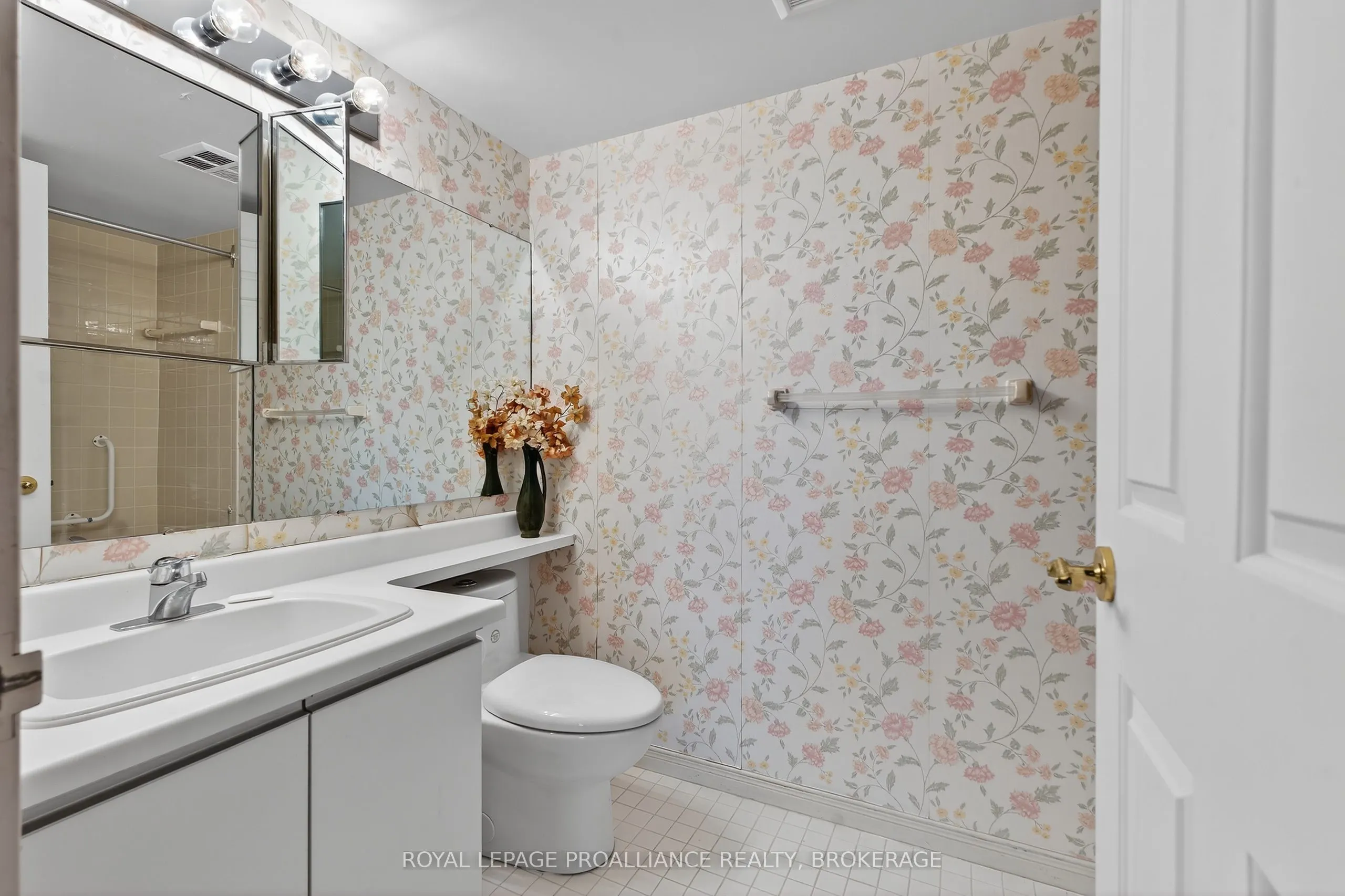257 Bath Road, #1006