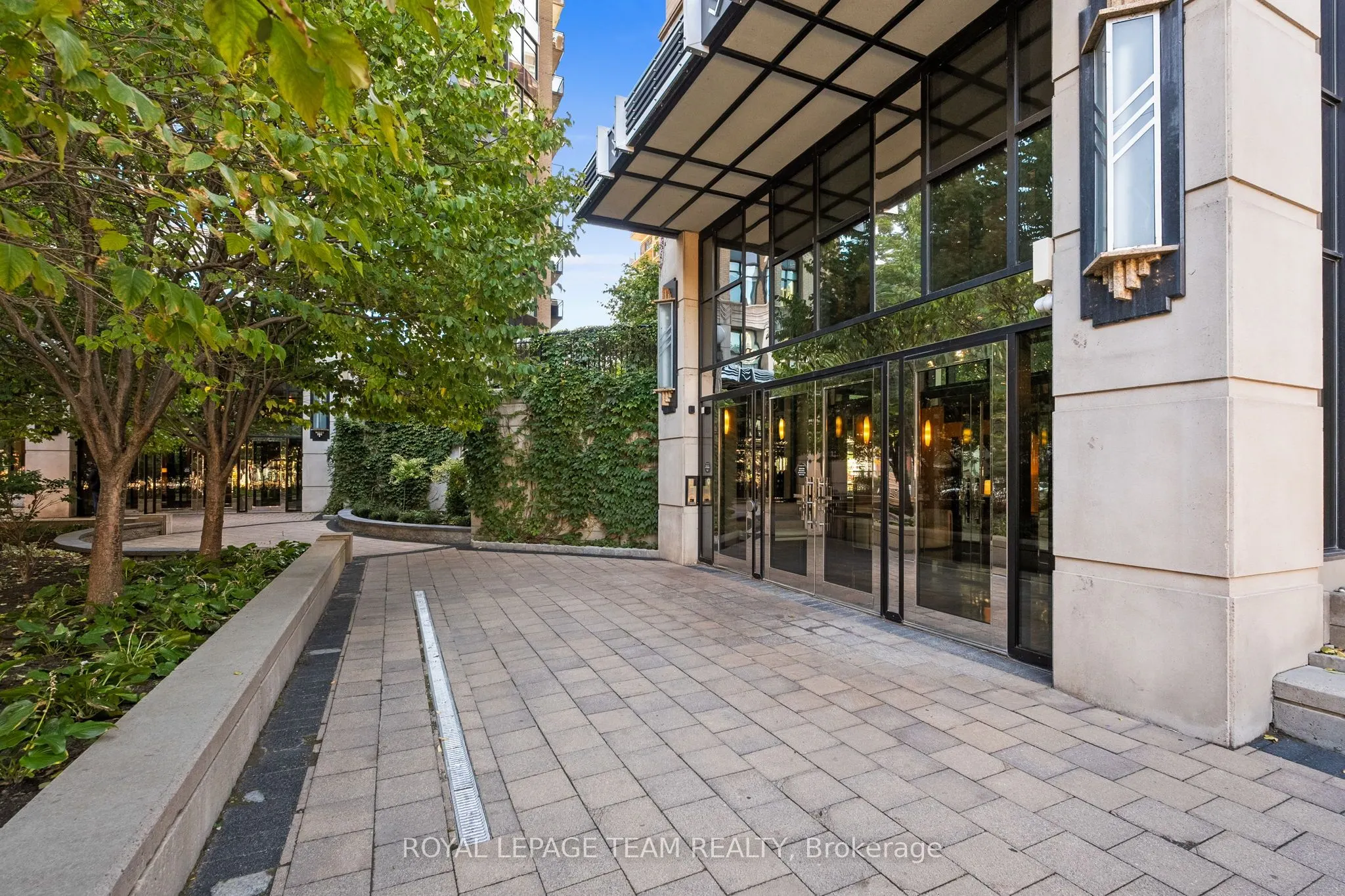 245 Kent Street, #407