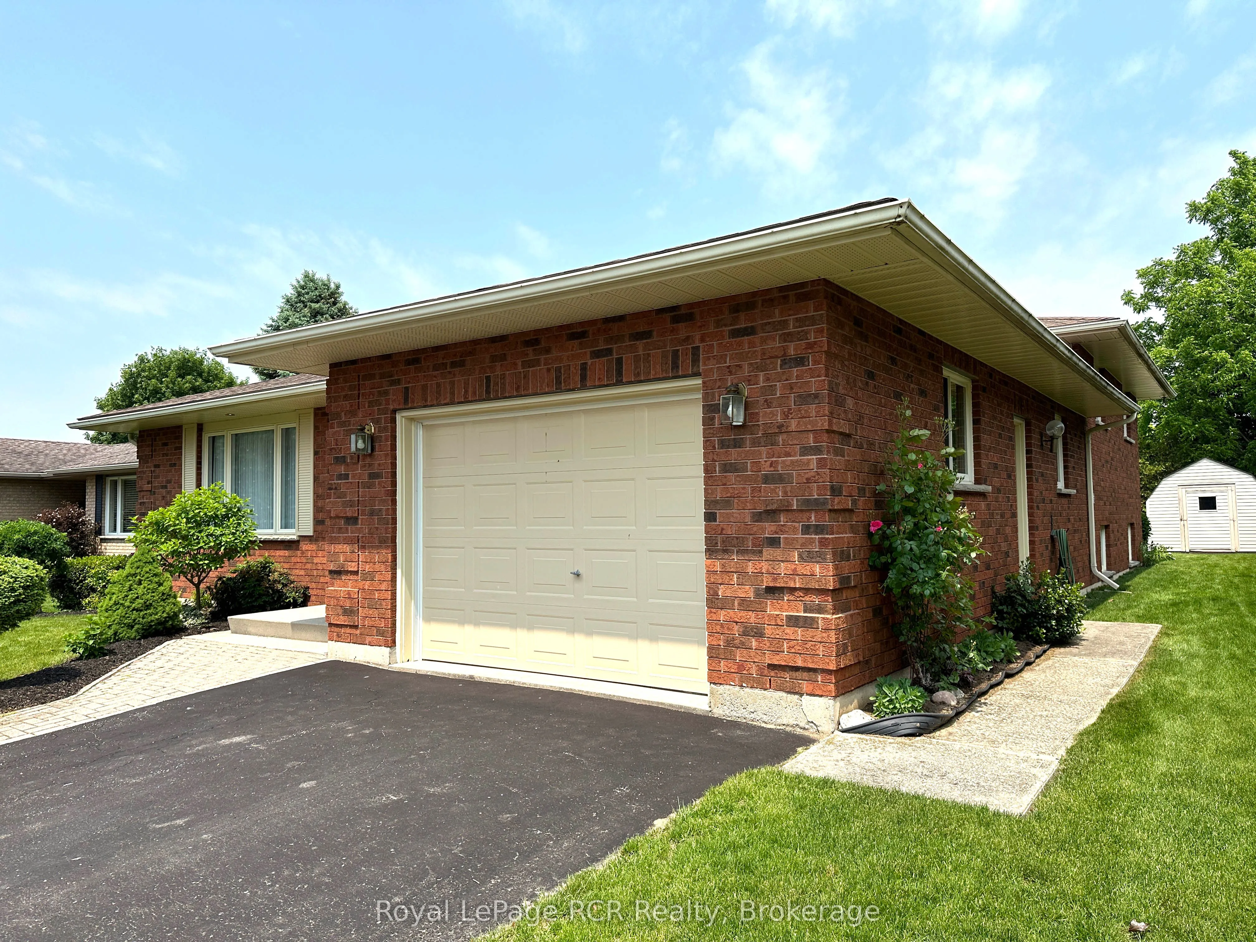 218 4th Street Crescent