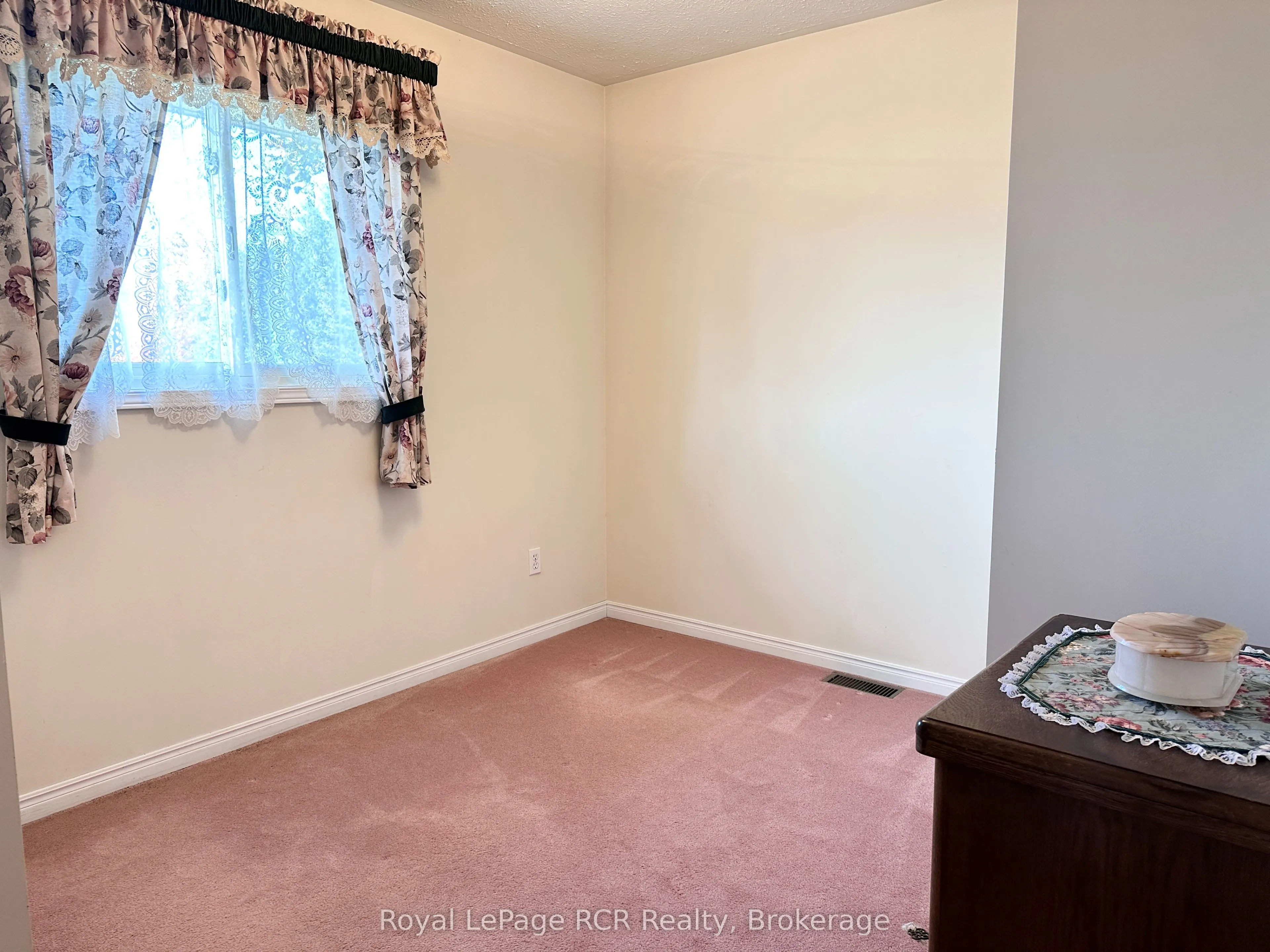 218 4th Street Crescent