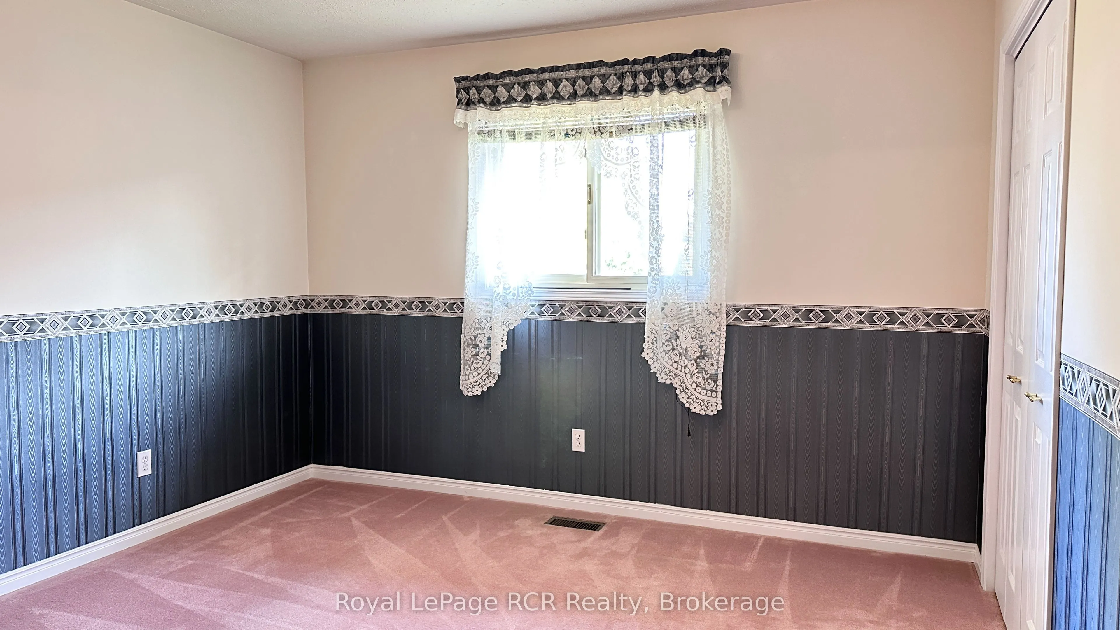 218 4th Street Crescent