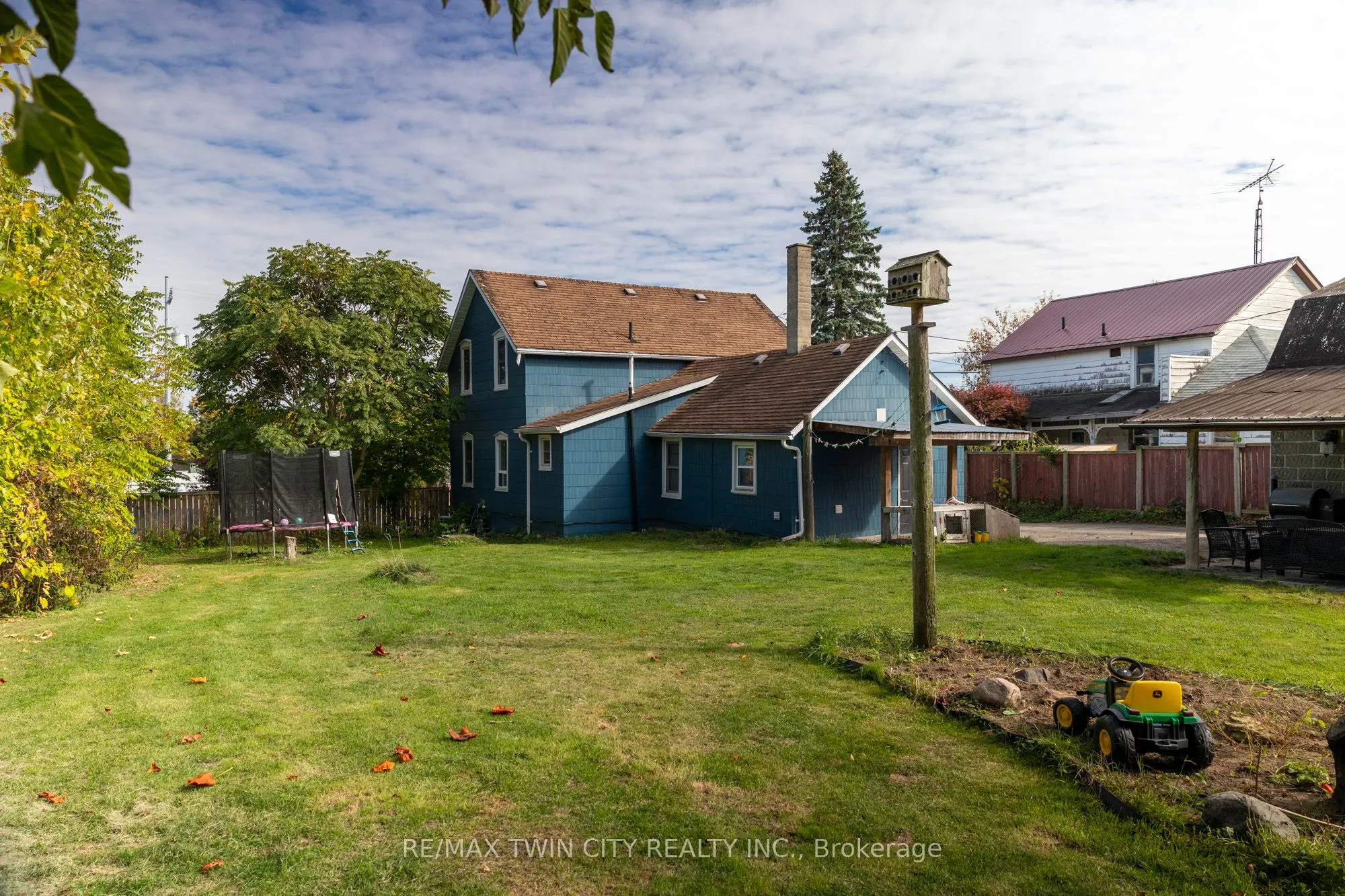 47 SIMCOE Street