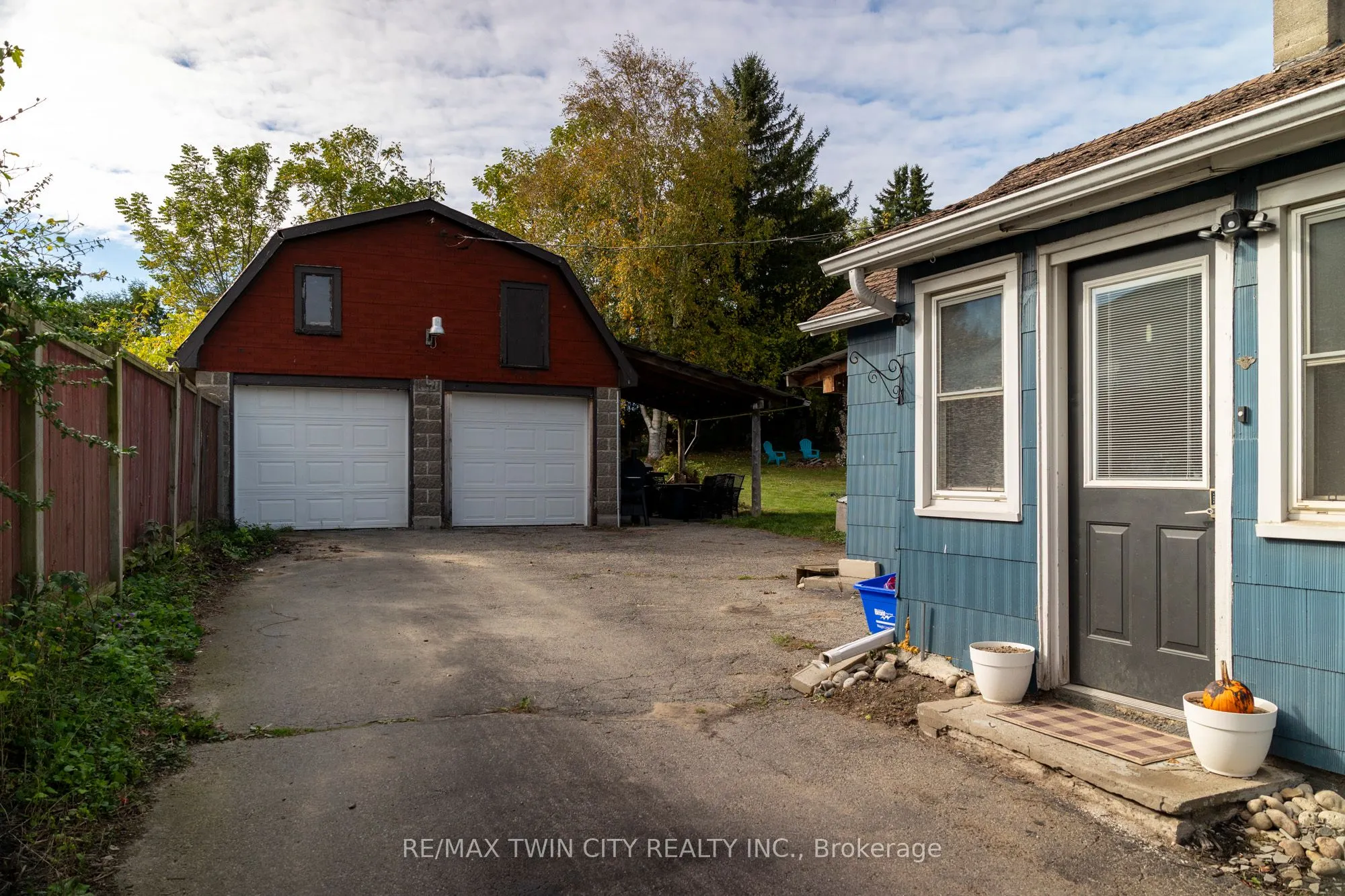 47 SIMCOE Street