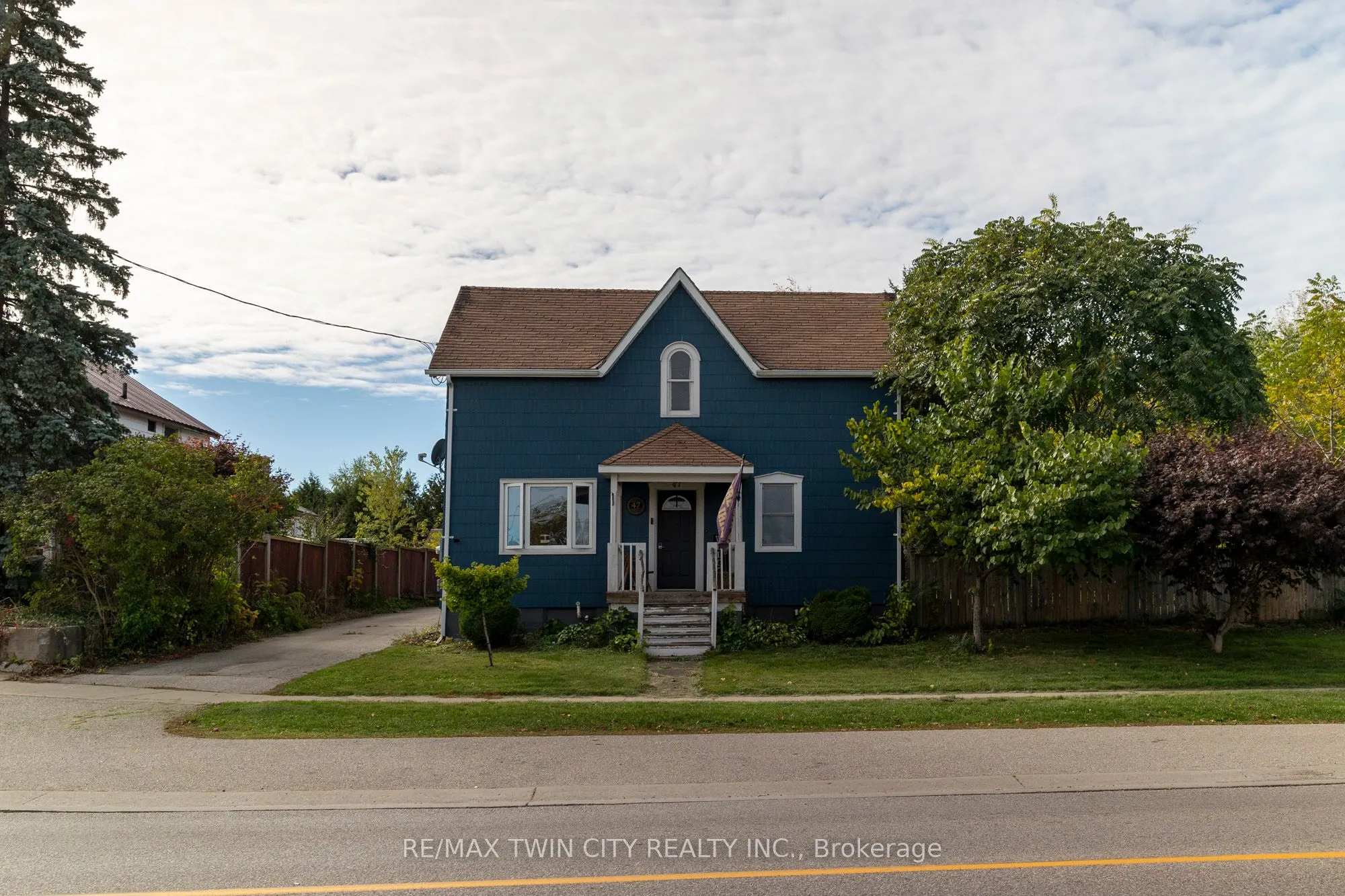 47 SIMCOE Street