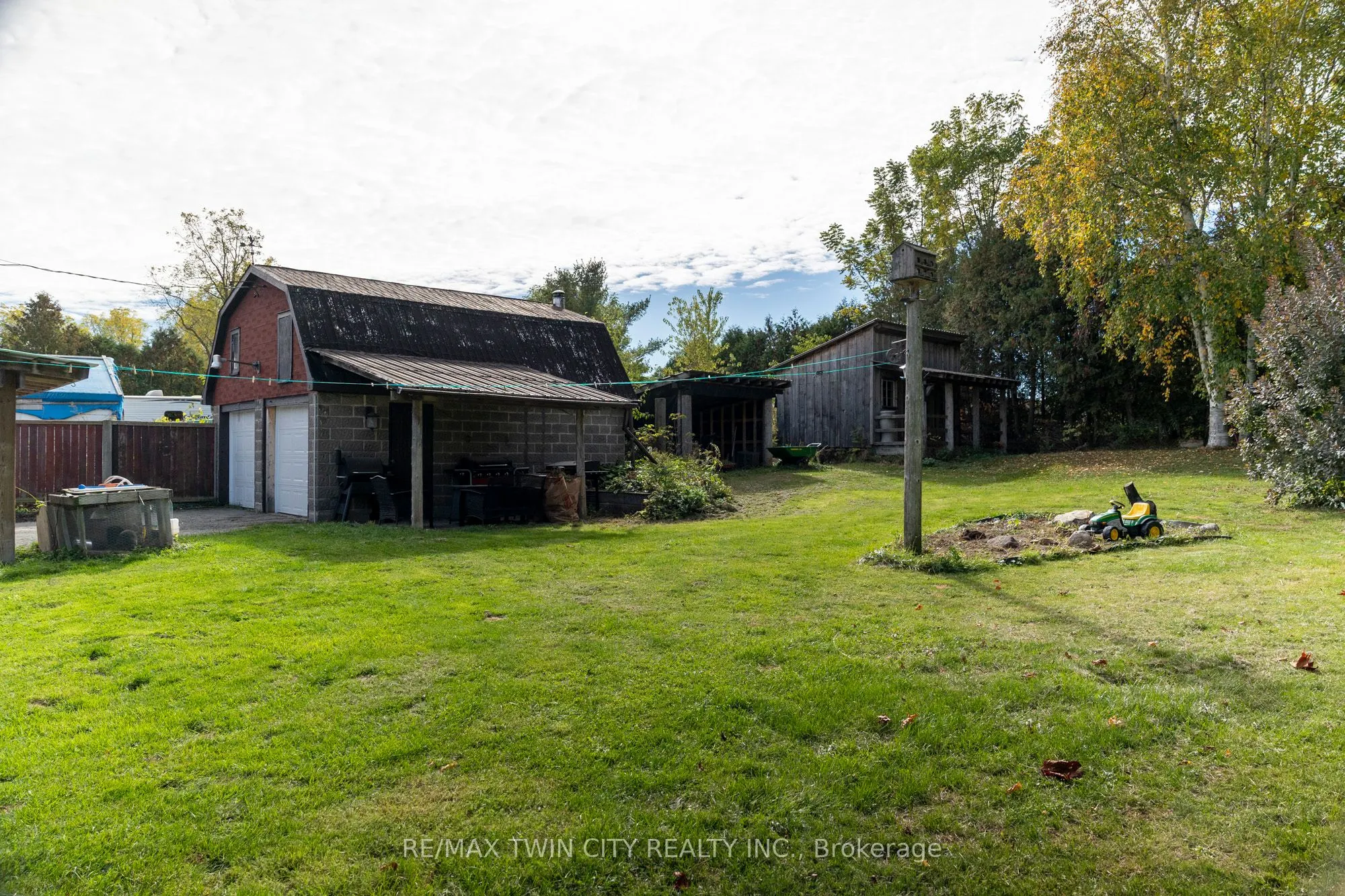 47 SIMCOE Street