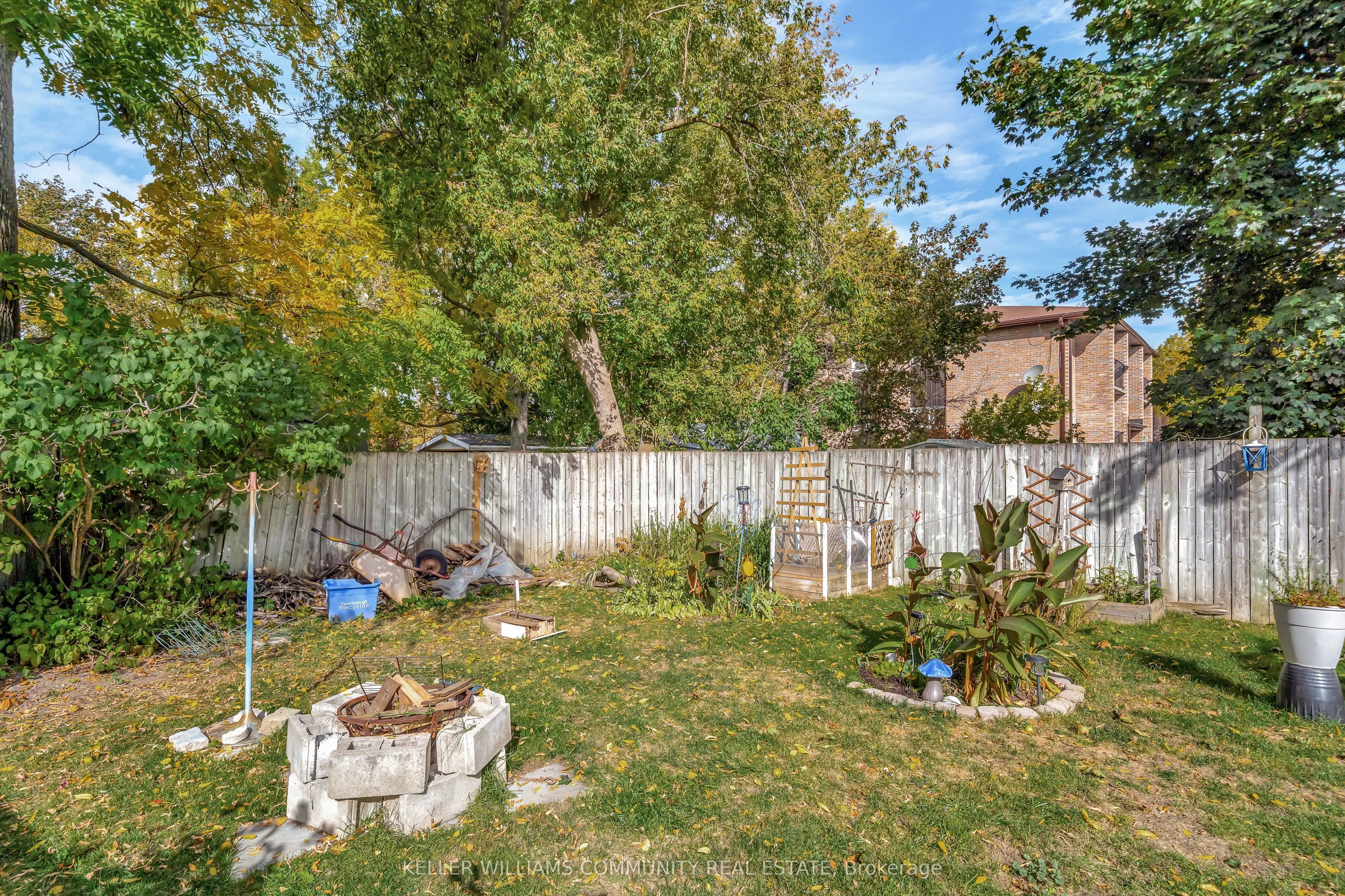 112 Lansdowne Street W