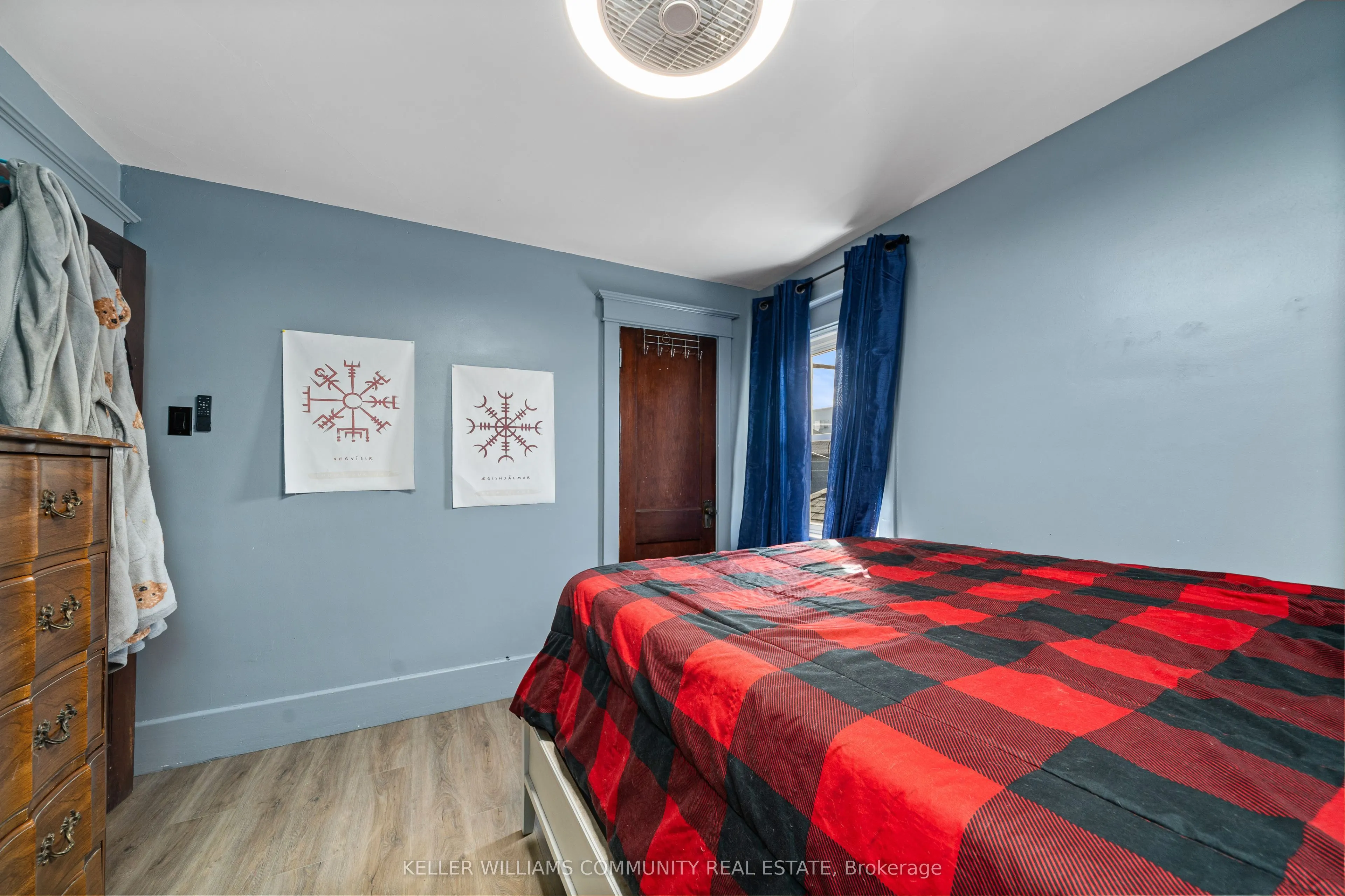 112 Lansdowne Street W