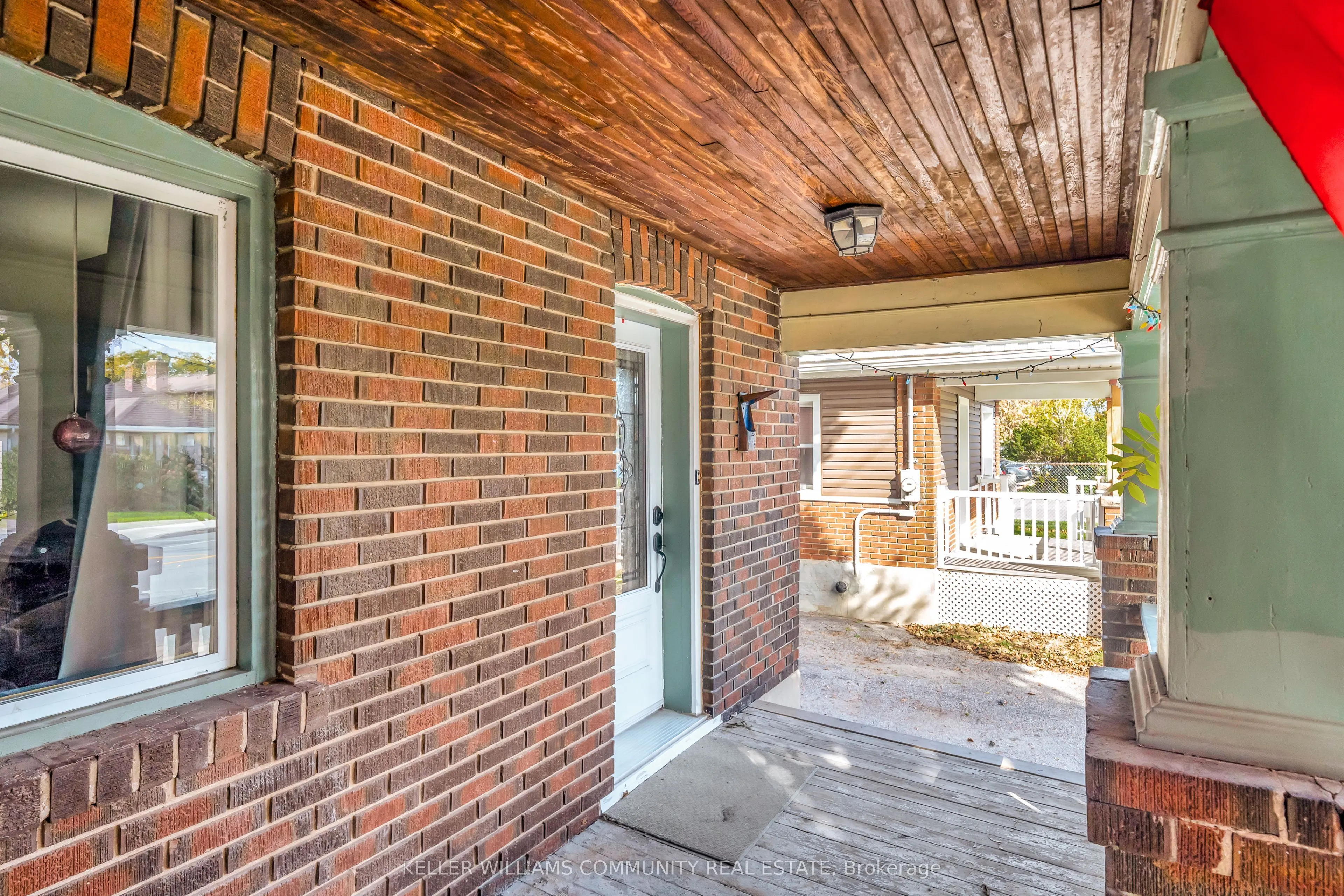 112 Lansdowne Street W