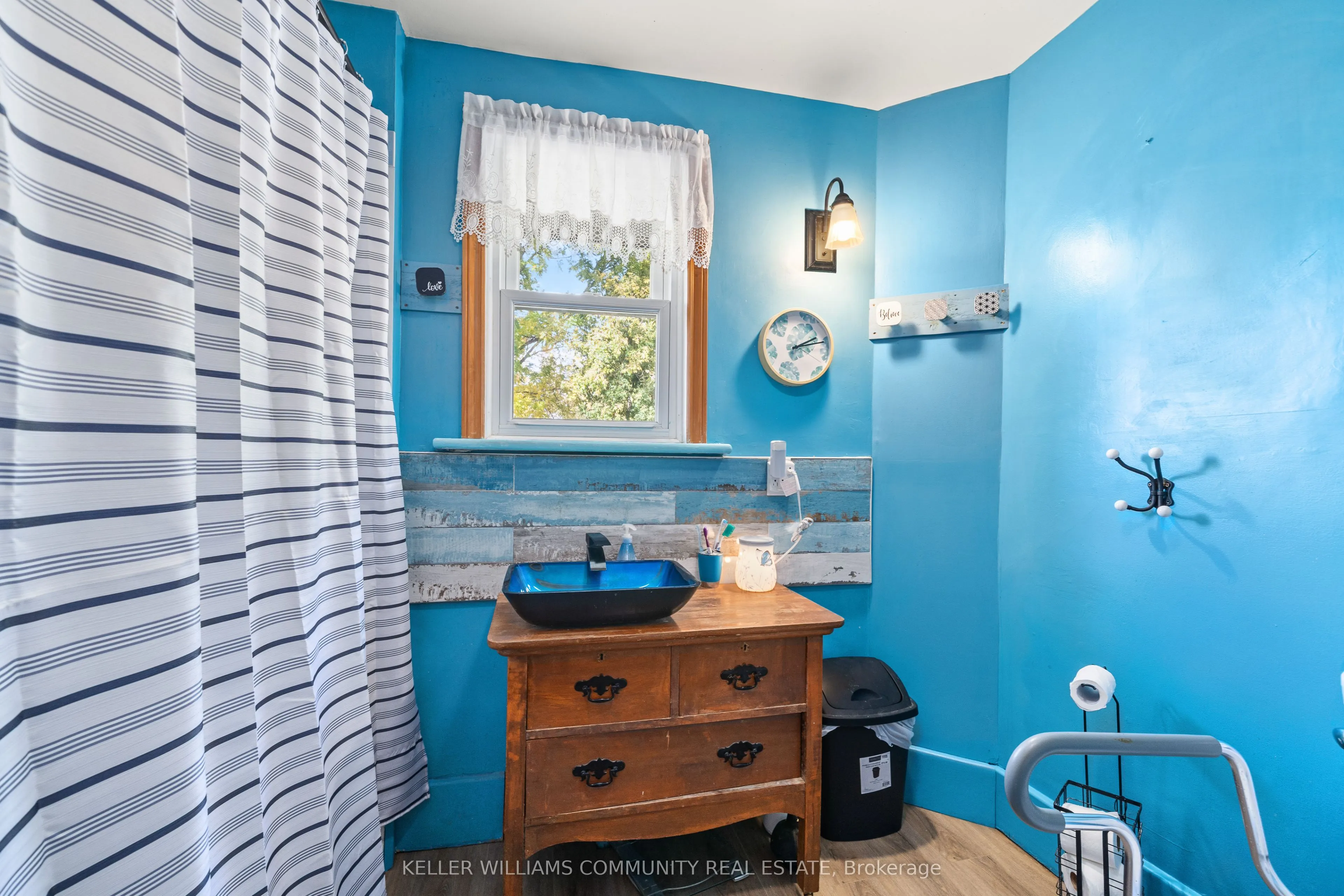 112 Lansdowne Street W