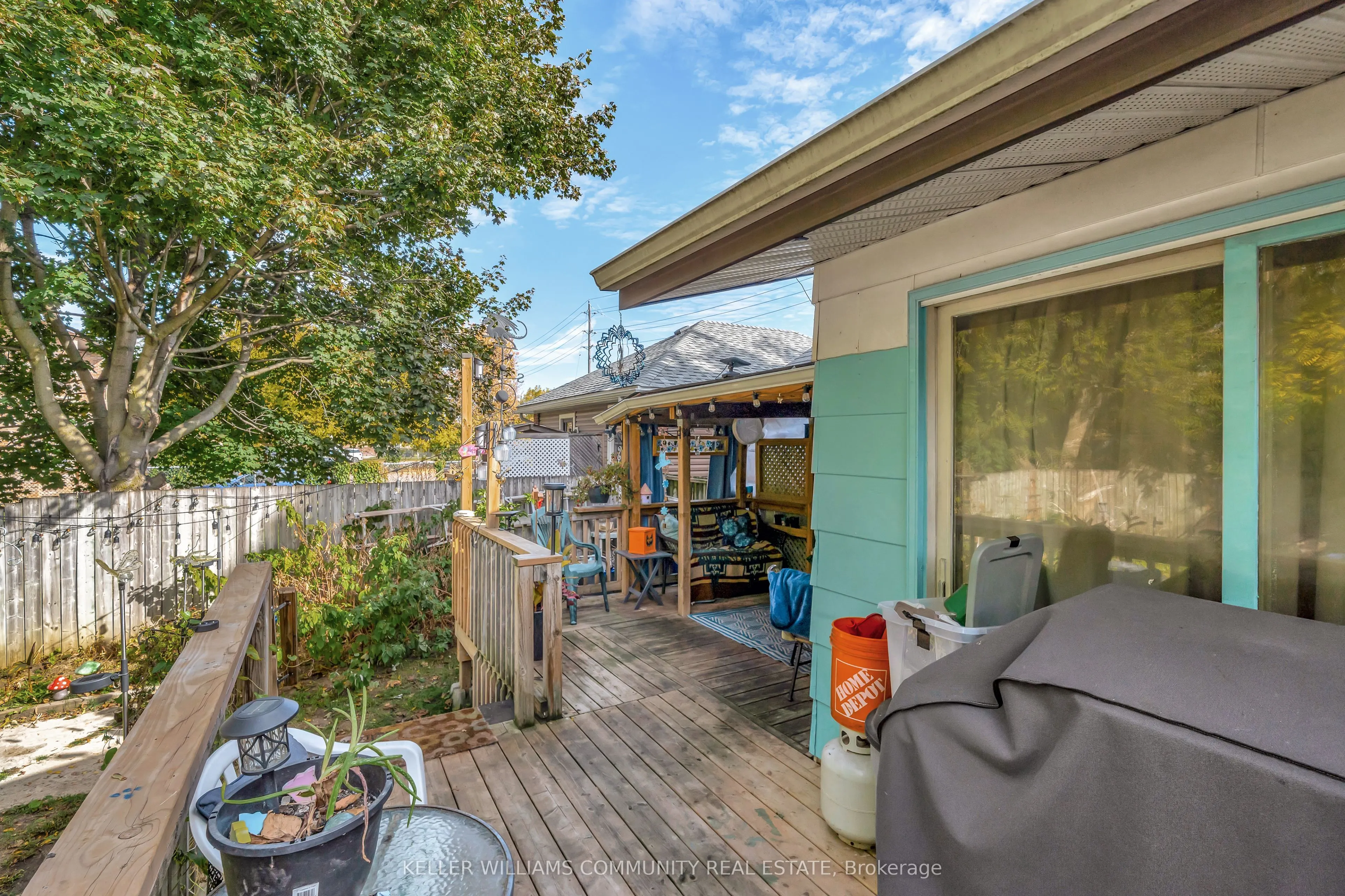 112 Lansdowne Street W