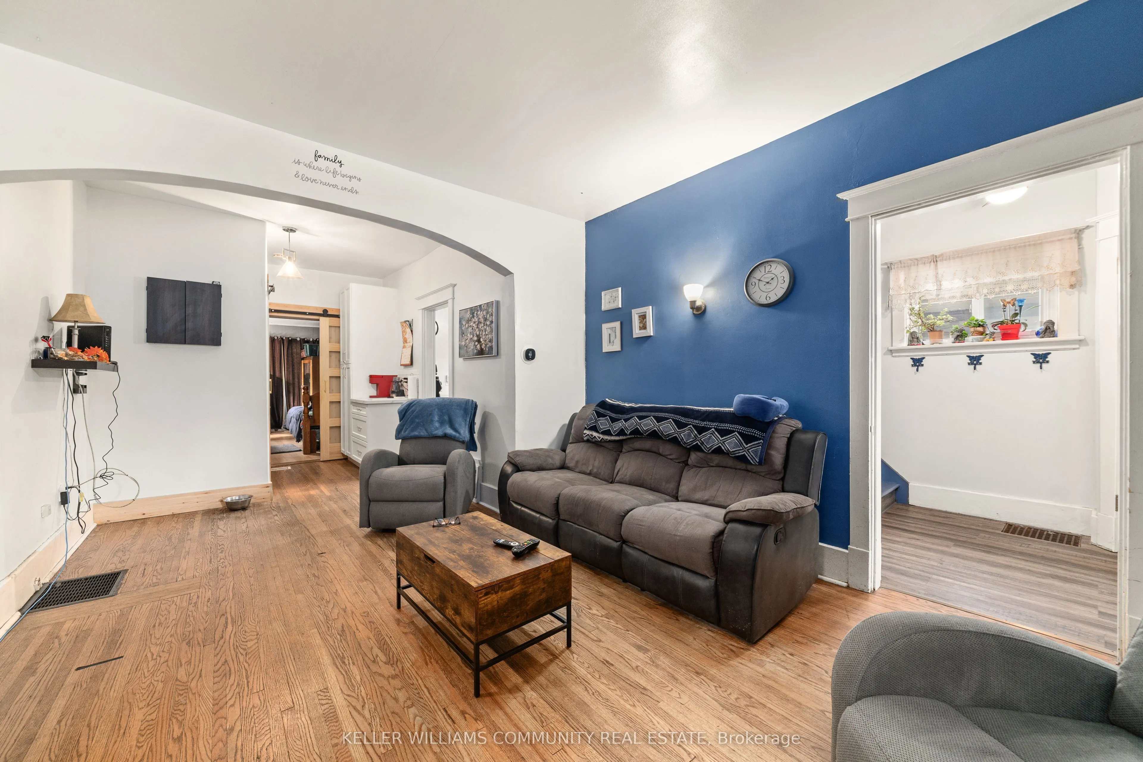 112 Lansdowne Street W