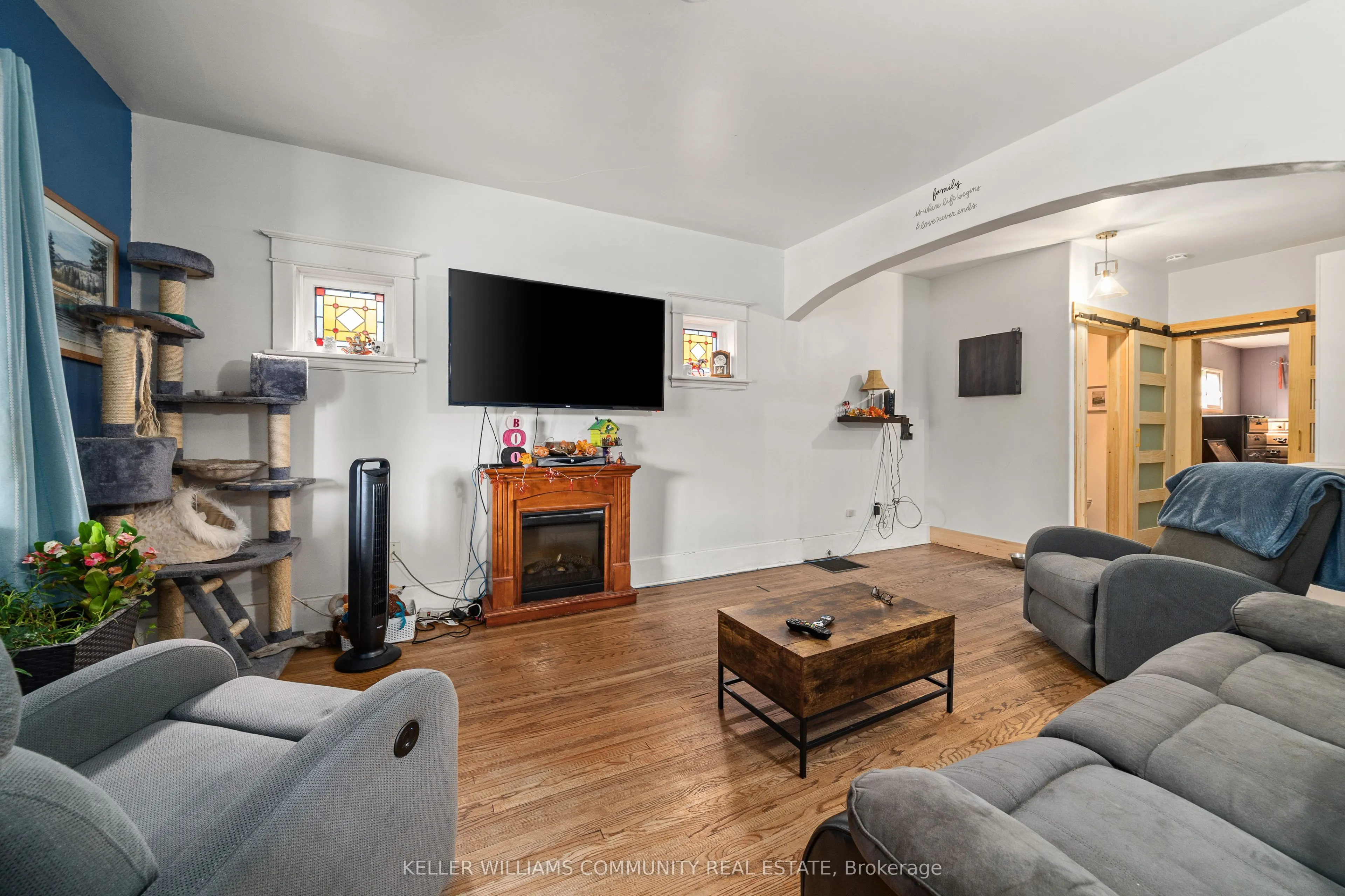 112 Lansdowne Street W