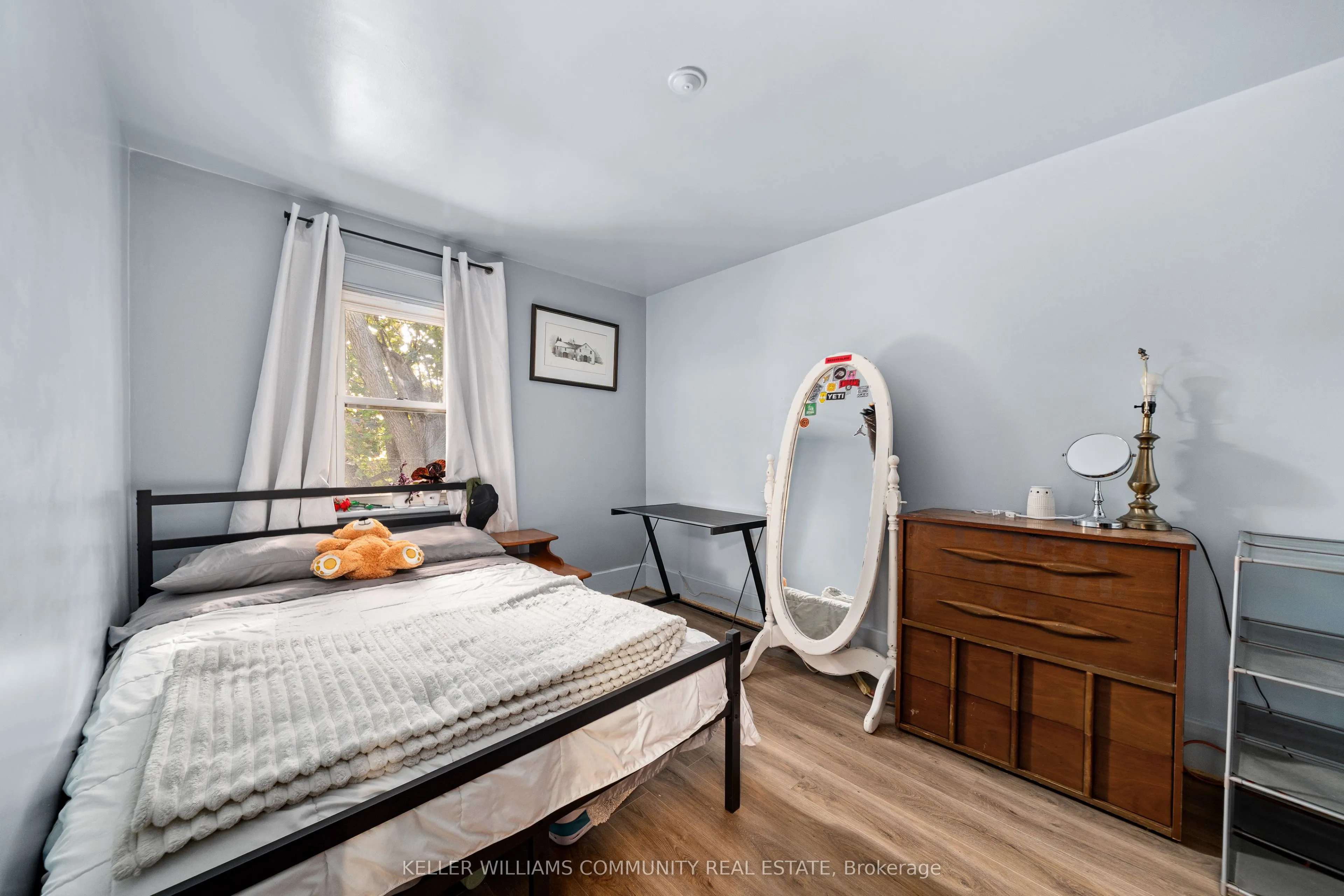 112 Lansdowne Street W