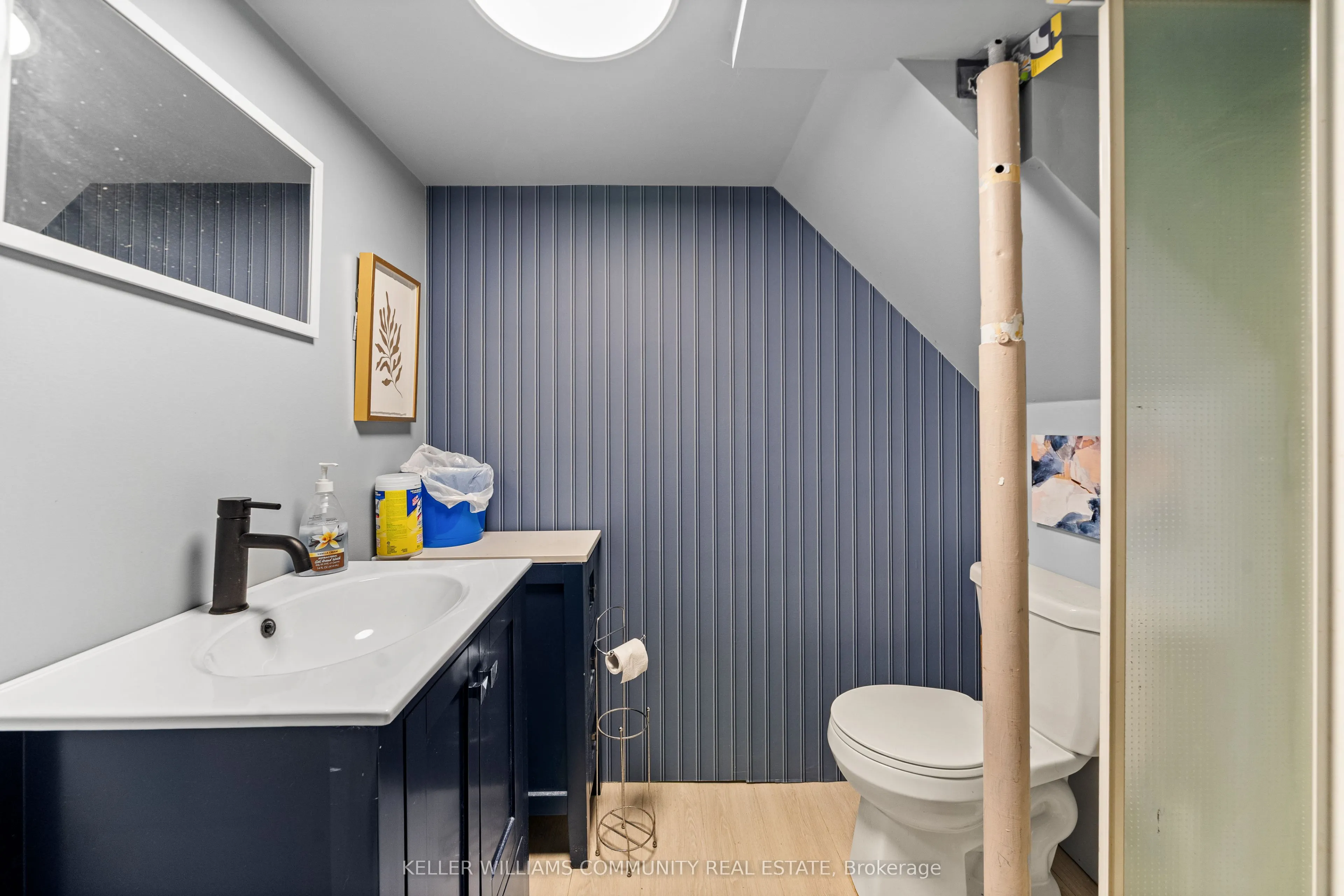 112 Lansdowne Street W