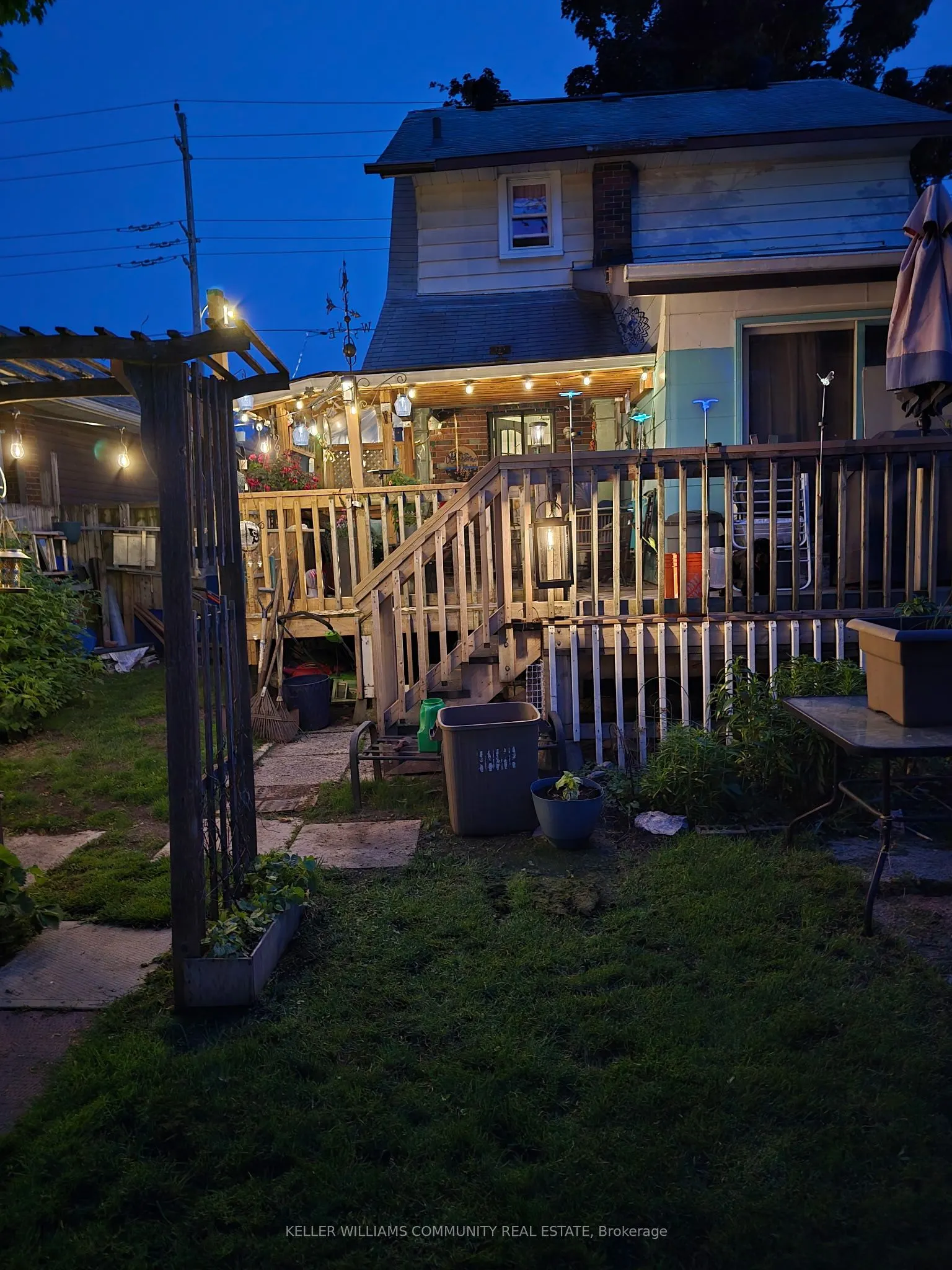 112 Lansdowne Street W