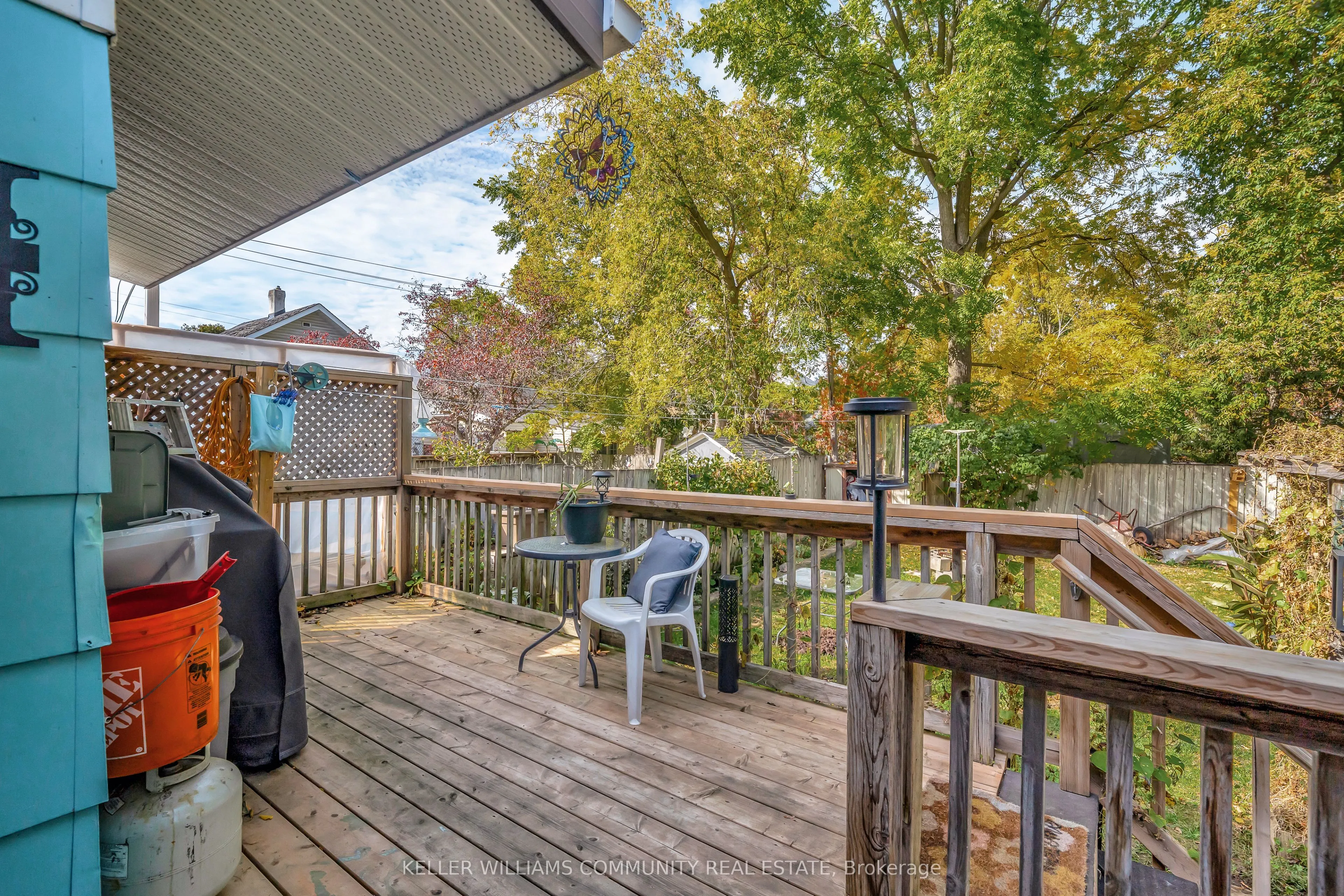 112 Lansdowne Street W